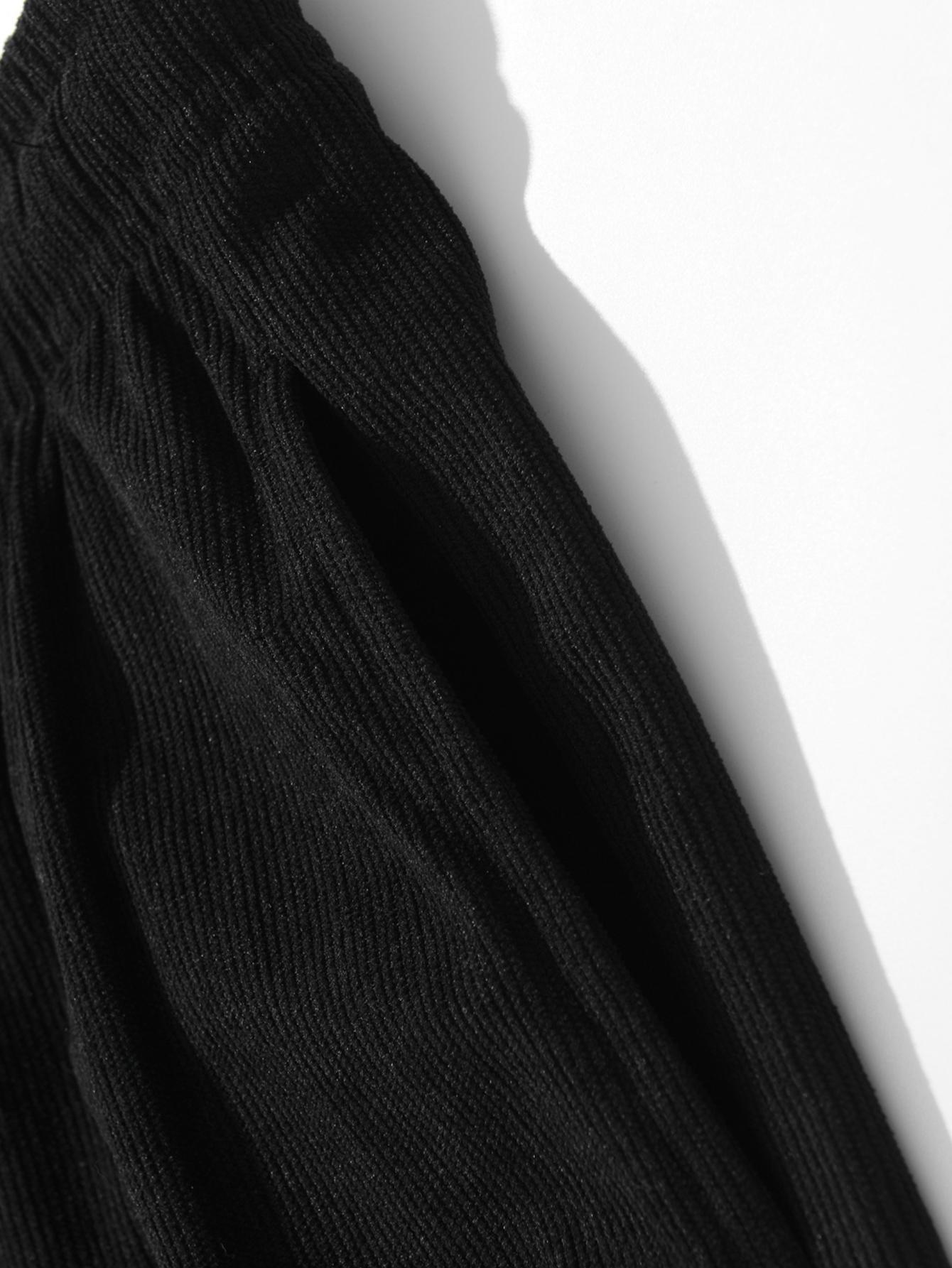 Men's Casual Pants Simple and Versatile Style with Drawstring Design, Adding a Casual Feel; Features Delicate Small Logo Details, Loose Fit for Comfortable and Relaxed Wear, Suitable for Daily Outings, Walks with Friends, and Casual Parties; Whether Pai