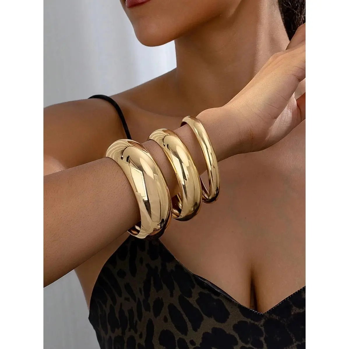 Women's 3-Piece Elegant Luxury Round Golden Bangle Bracelet Set - Adult Female Party Gift, Festive & Formal Occasion Accessory