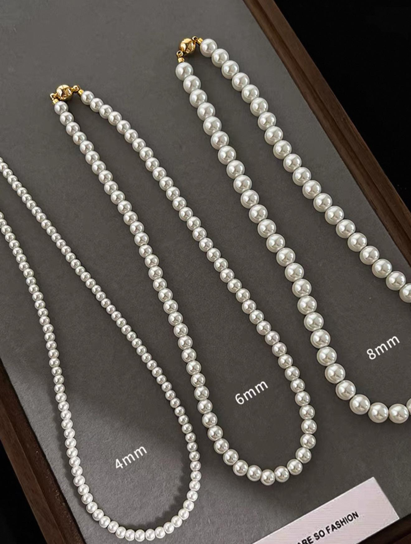 Glass Bead Magnetic Clasp Necklace for Women, Simple Light Luxury, Niche & Premium Rice Bead Design, Elegant & Versatile Clavicle Choker