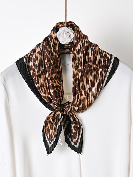 Women's Fashion Boho Silk Scarf, Autumn/spring Accessory, Wrinkled Floral Print, Faux Silk Square Scarf, Perfect for Shirts & Headbands