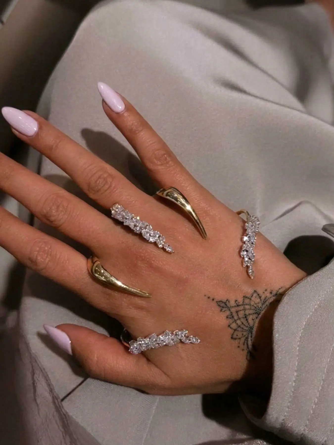 Luxury Zircon Sharp Angle Metal Bracelet, Cool Elegant Style, Silver Color and, Unique Design, Slimming Finger Effect, Exquisite Bracelet