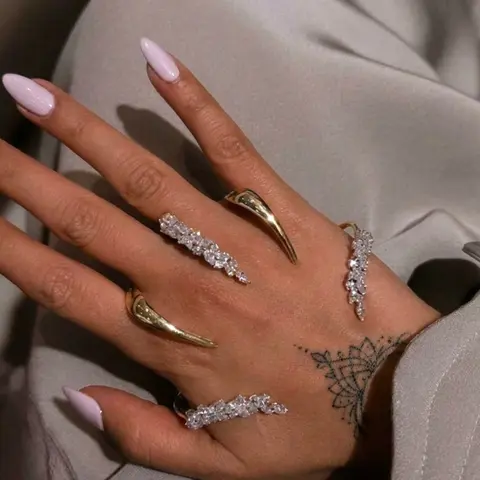 Luxury Zircon Sharp Angle Metal Bracelet, Cool Elegant Style, Silver Color and, Unique Design, Slimming Finger Effect, Exquisite Bracelet