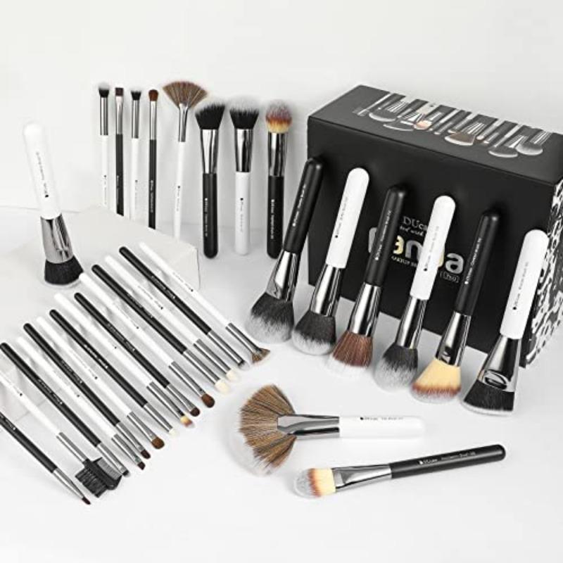 Professional Makeup Brushes 31Pcs Panda Series Makeup Brush Set Kabuki Foundation Blending Face Powder Blush Concealers Eye Shadows With Leather Case Organizer