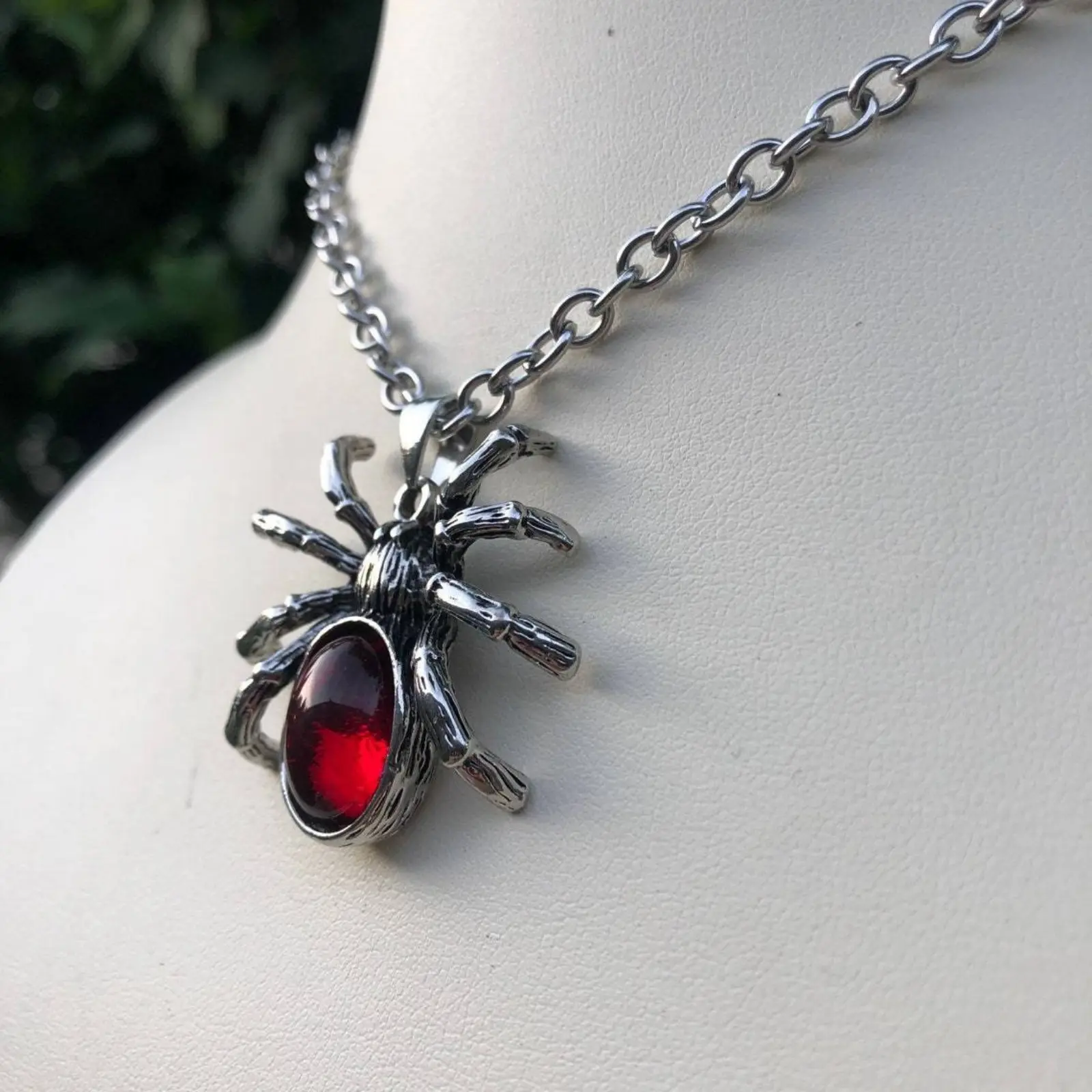 Gothic Red Crystal Spider Pendant Necklace, Vintage Silver Tarantula Neck Chain, Dark Punk Halloween Insect Jewelry Unisex Alt Streetwear Accessory