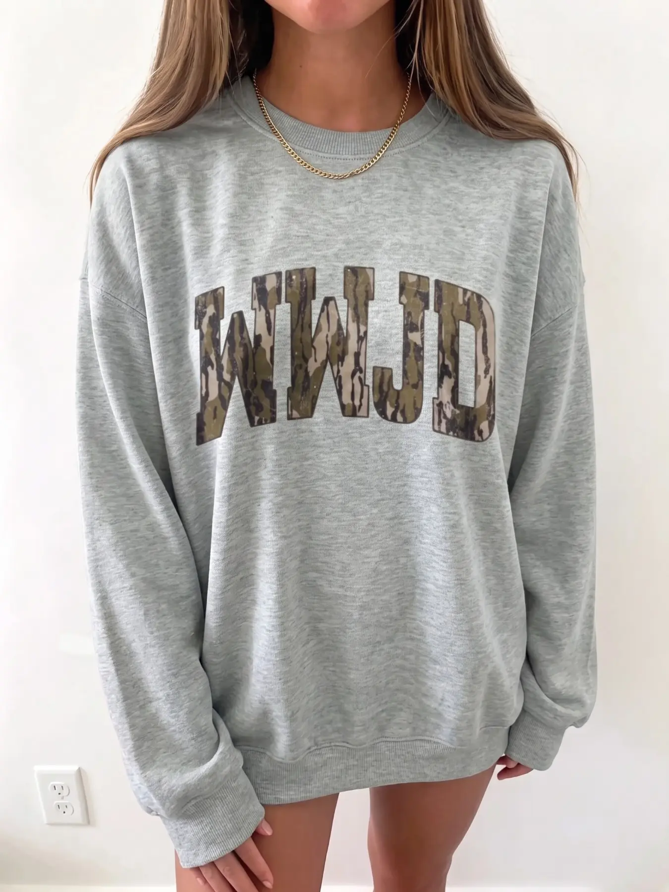 Women Grey Camo Letter Graphic Sweatshirt, WWJD Camouflage Print Crewneck Long Sleeve Loose Pullover Casual Slouchy Top