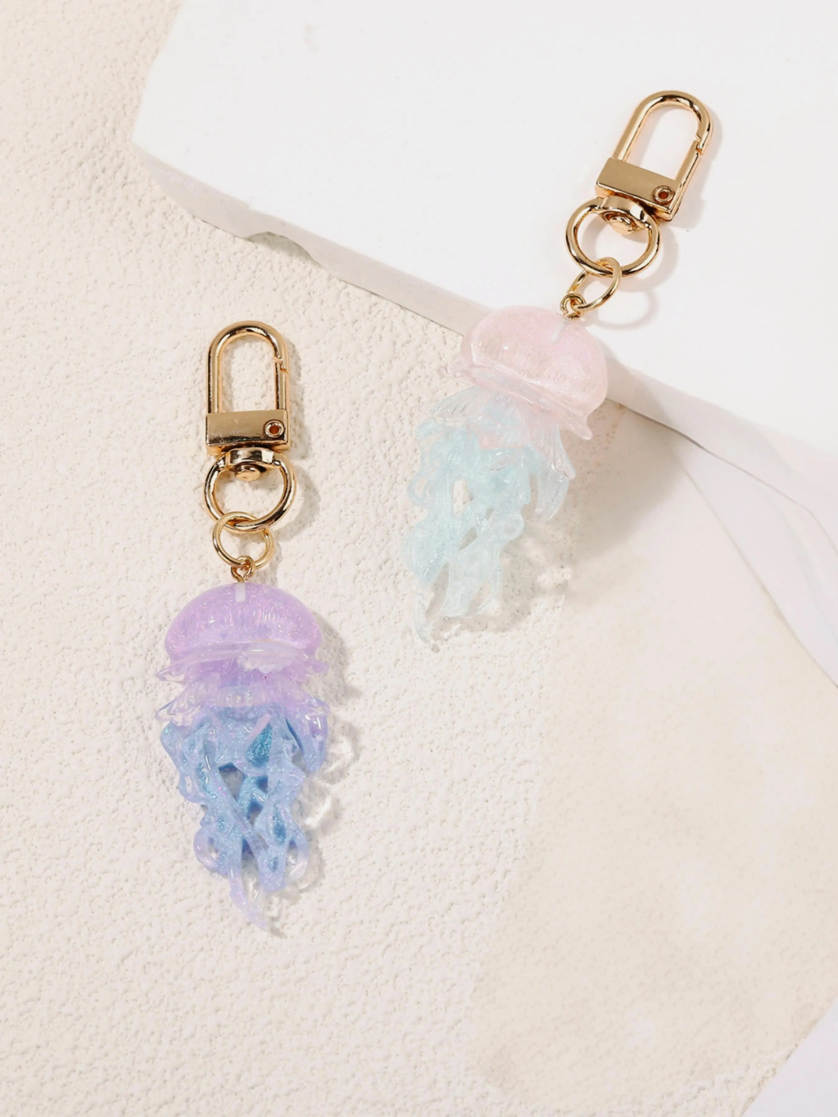 Glitter Transparent Jellyfish Keychain Charm, Gradient Resin Marine Life Pendant, Gold Rotating Lobster Clasp Accessory, Dreamy Flowing Tentacle Design, Fits Backpack, Handbag, Car Key Decor, Aesthetic Ocean Style Girls' Hanging Ornament, Gift Accessory
