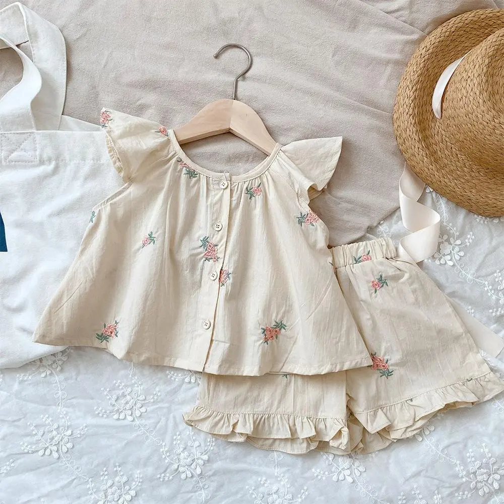 Girls' full-sleeved embroidered flower outfit, children's short-sleeved blouses and shorts set, fashionable item for pre-adolescent girls, comfortable and breathable trendy girls' clothing, girl's clothing, girls' sets, teenage girls' clothing