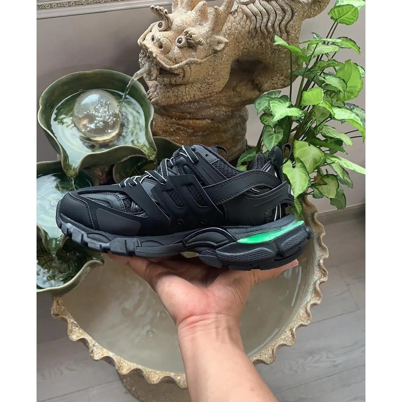 2026 Couple boot Casual Shoes Breathable 5.0 track Plat Dad Shoes with LED Comfortable and luxurious sneakers