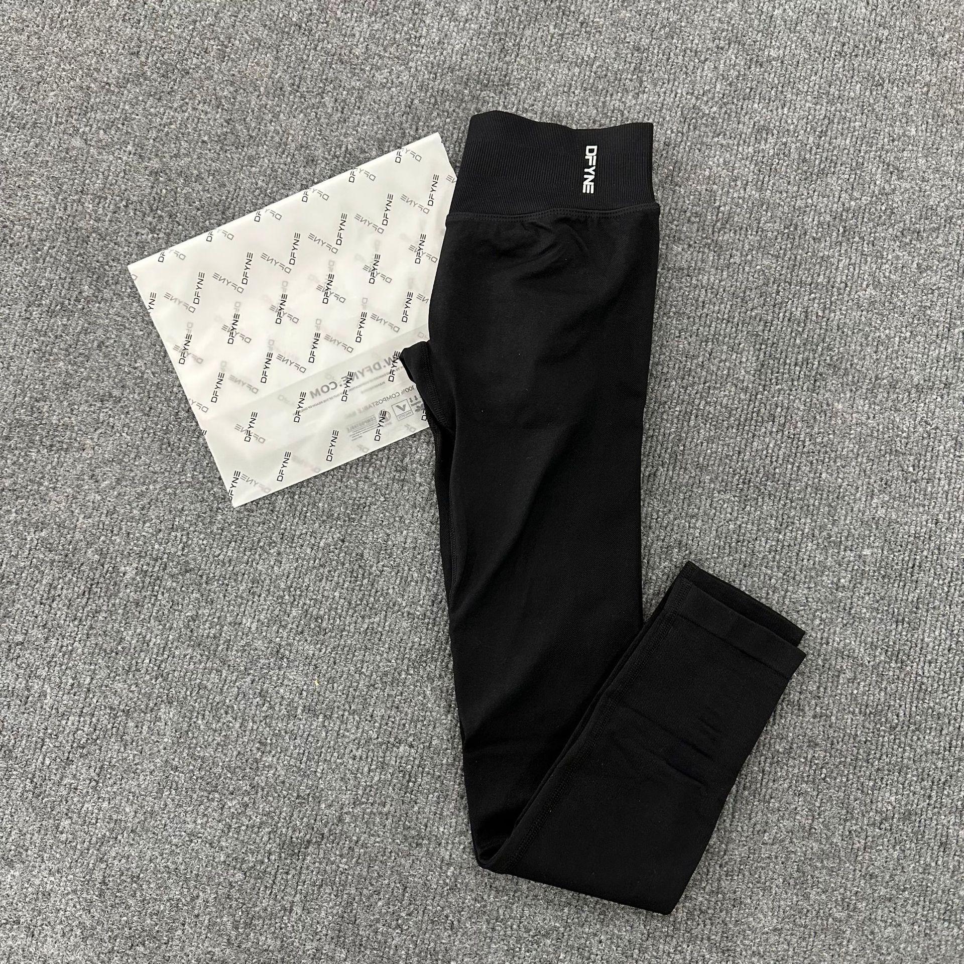 DFYNE's best-selling high-waisted, hip-lifting yoga pants, quick-drying running and training leggings, and bare-skin feel sports leggings are essential for spring and summer.