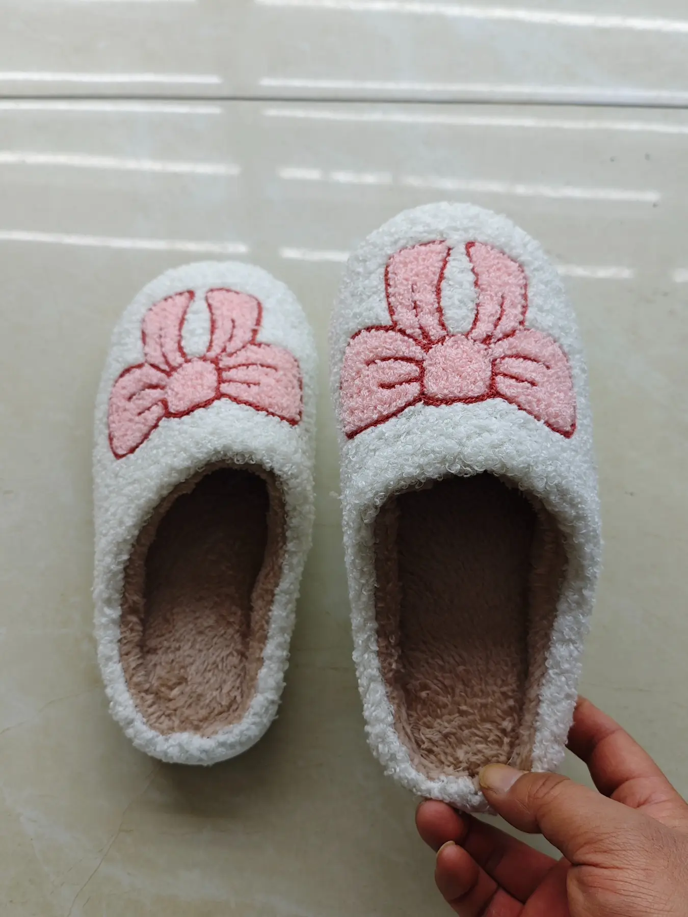 Winter Butterfly Pattern Comfortable Home Slippers, Women's Large Size Lightweight Bottom Slippers, Cozy Warm Indoor Footwear for Winter