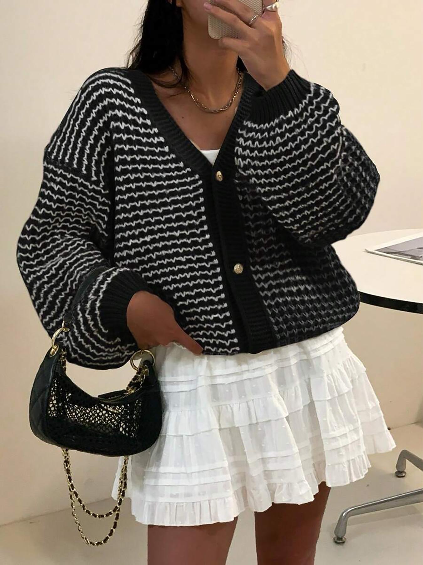 Women's V-Neck Long-Sleeve Sweater Cardigan, Thick Knit Loose-Fit Colorblock Design, Casual Fashion Outerwear for Fall and Winter