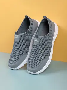 Summer New Men's Slip-On Mesh Shoes, Ultra-Light Breathable Anti-Slip Sports, Quick-Dry Fabric, Ideal for Walking, Hiking, Commuting