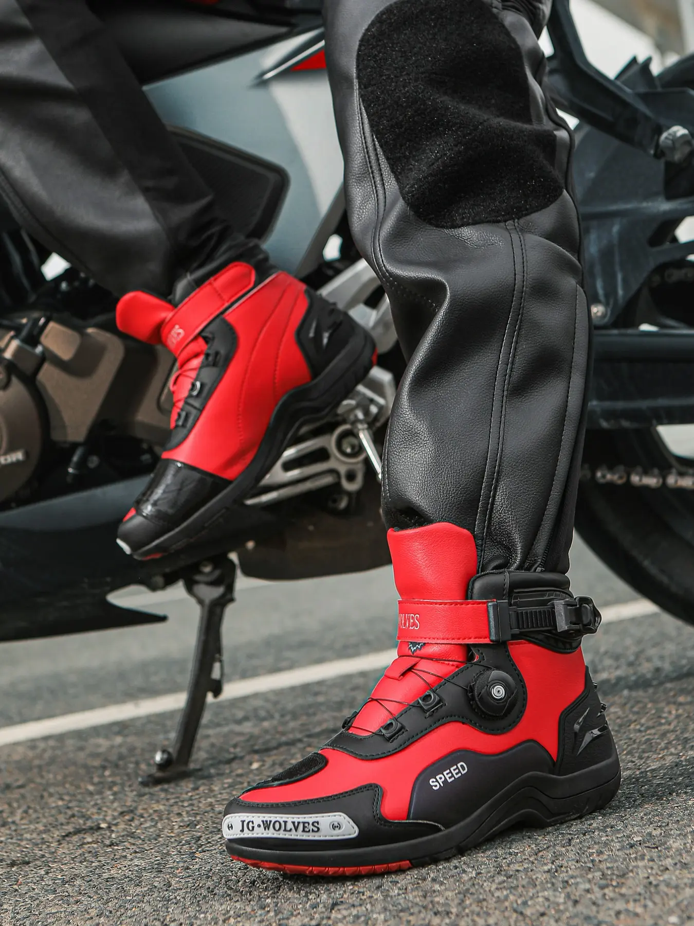 Men's Motorcycle Riding Boots, Anti-Slip Durable Comfortable Racing Shoes, Waterproof Protective Design, Ideal for Motorbike Enthusiasts