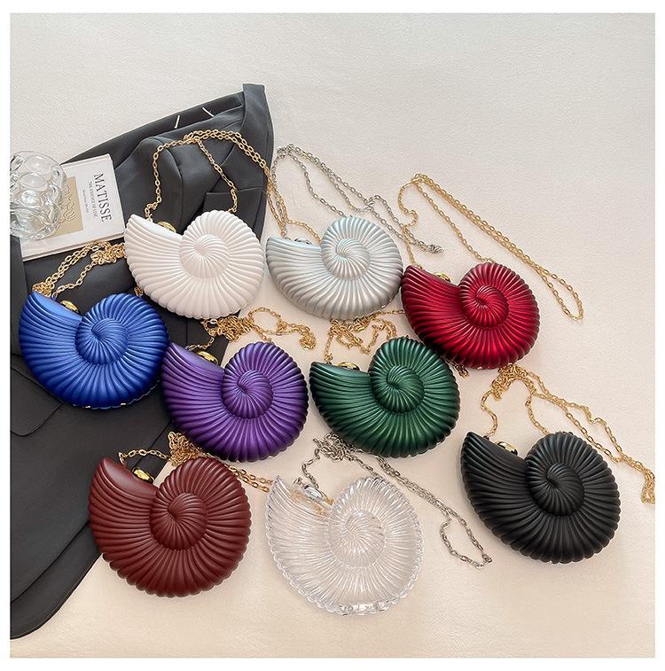 Personalized Conch Shell-Inspired Women's Crossbody Clutch Bag Y2K Summer Chain Mini Shoulder Bag Coastal Beach Vacation Evening Dinner Handbag Unique Sculptural Seashell Envelope Purse Lightweight Versatile Party Wedding Gift