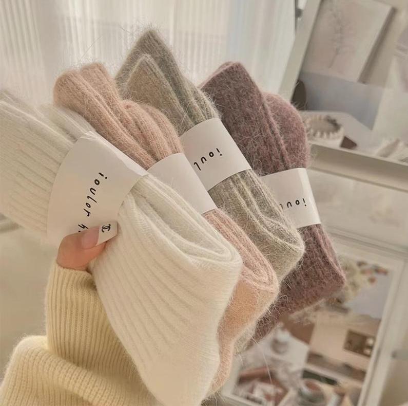 4-Pair Warm Cashmere Wool Socks - Women's Harajuku Minimalist Solid Color Winter Must-Have