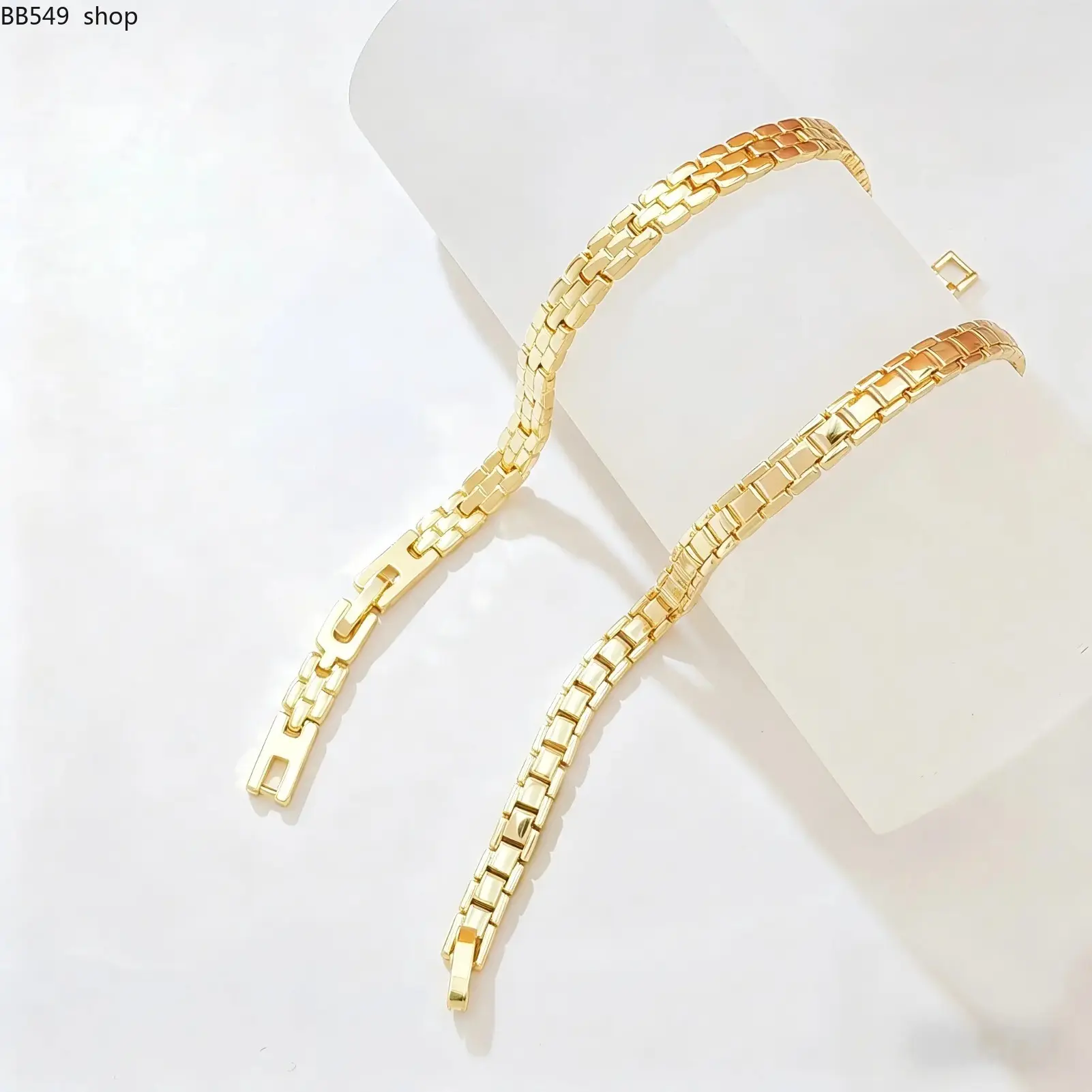 1PC Women's 14K Gold Plated Paperclip Chain Bracelet, Dainty Rectangular Link Bracelet, Minimalist Shiny Gold Chain Bracelet for Everyday Wear
