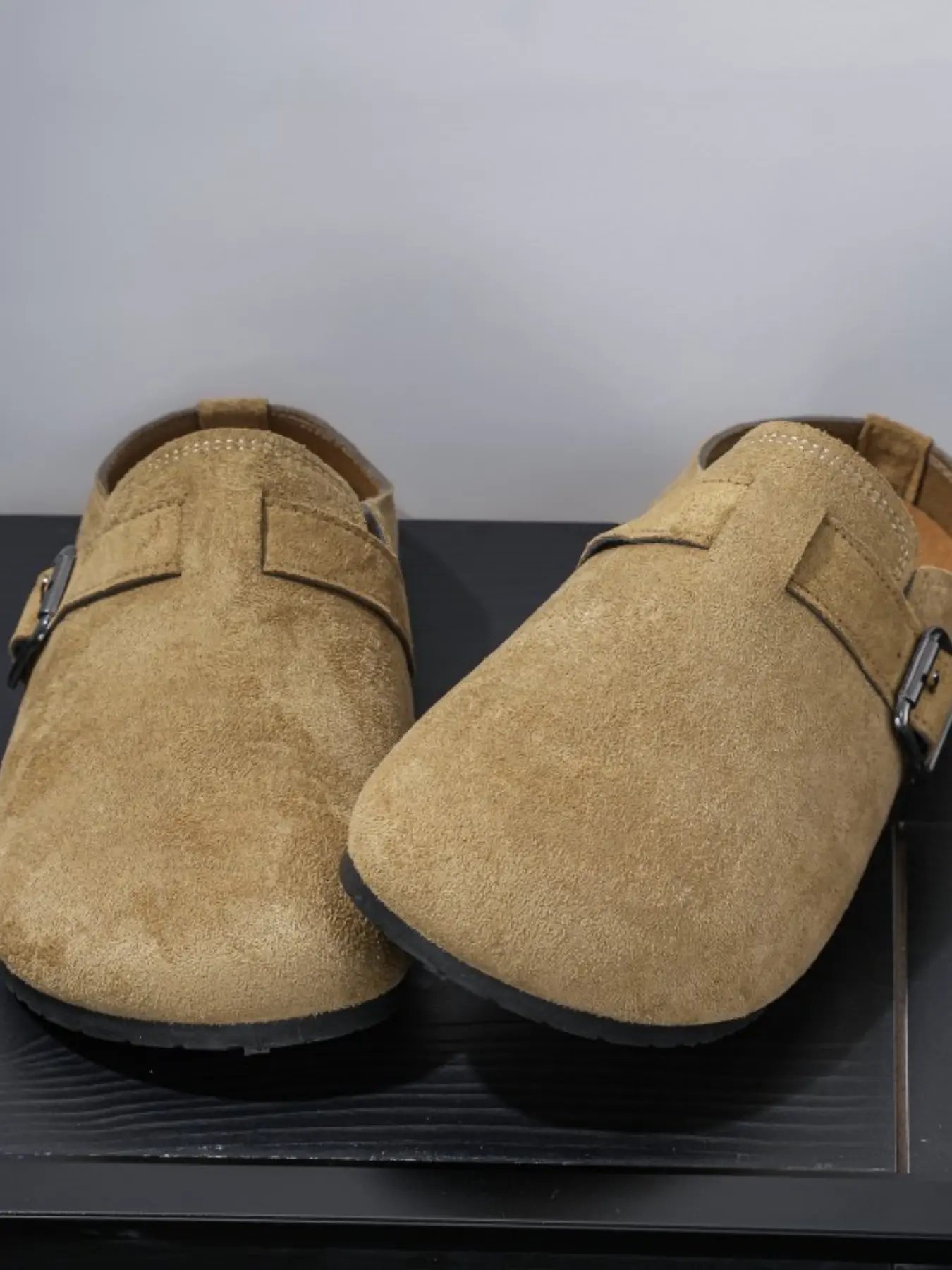 Khaki Faux Suede Adjustable Buckle Backless Loafers Lightweight Non Slip Outdoor Indoor Casual Clogs For Daily Driving