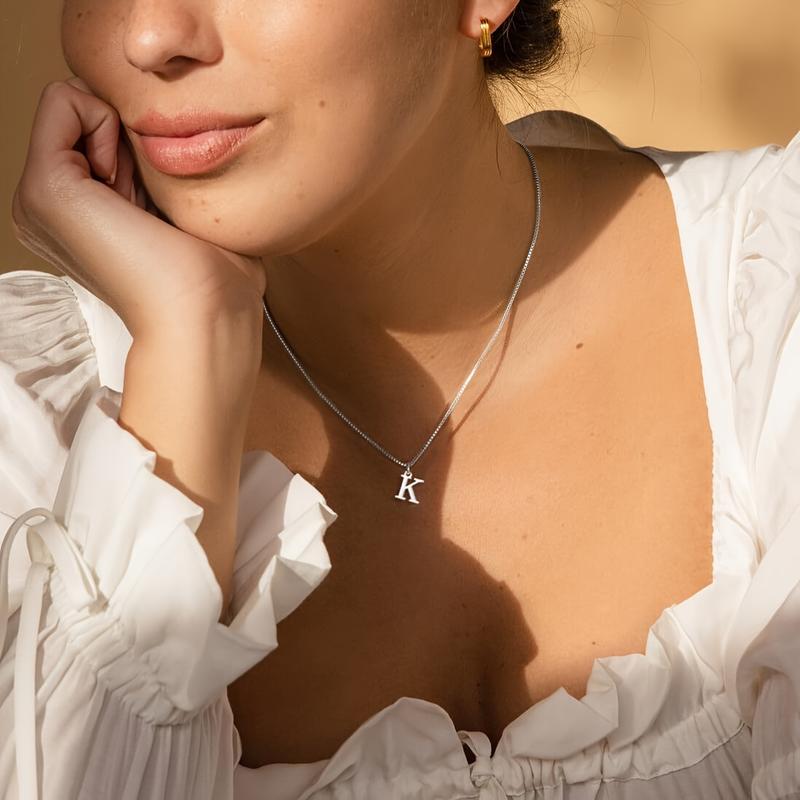 1-Pack 26 English Alphabet Silvery Letter Necklace for Women, s' Delicate Letter Pendant Name Necklace A-Z Gift