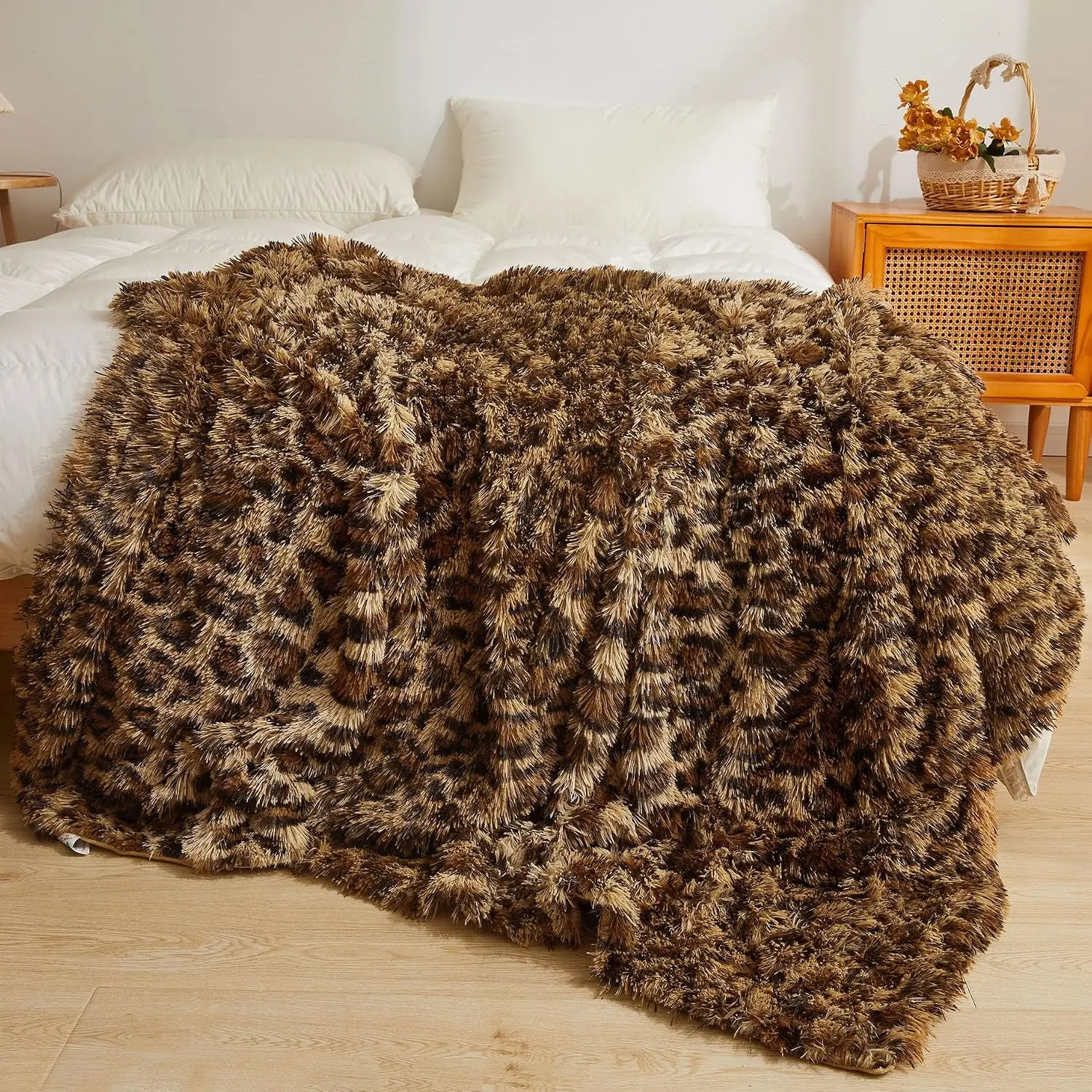 High-Quality Faux Fur Leopard Print Blanket - 60x80 in Animal Theme Throw, Soft Shaggy Plush Contemporary Home Decor for Sofa, Bed