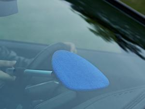 Windshield Cleaner Tool Car Window Cleaning Wash Kit with 4 Reusable Microfiber Pads 1 Spray Bottle and Extendable Handle Auto Glass Wiper Kit