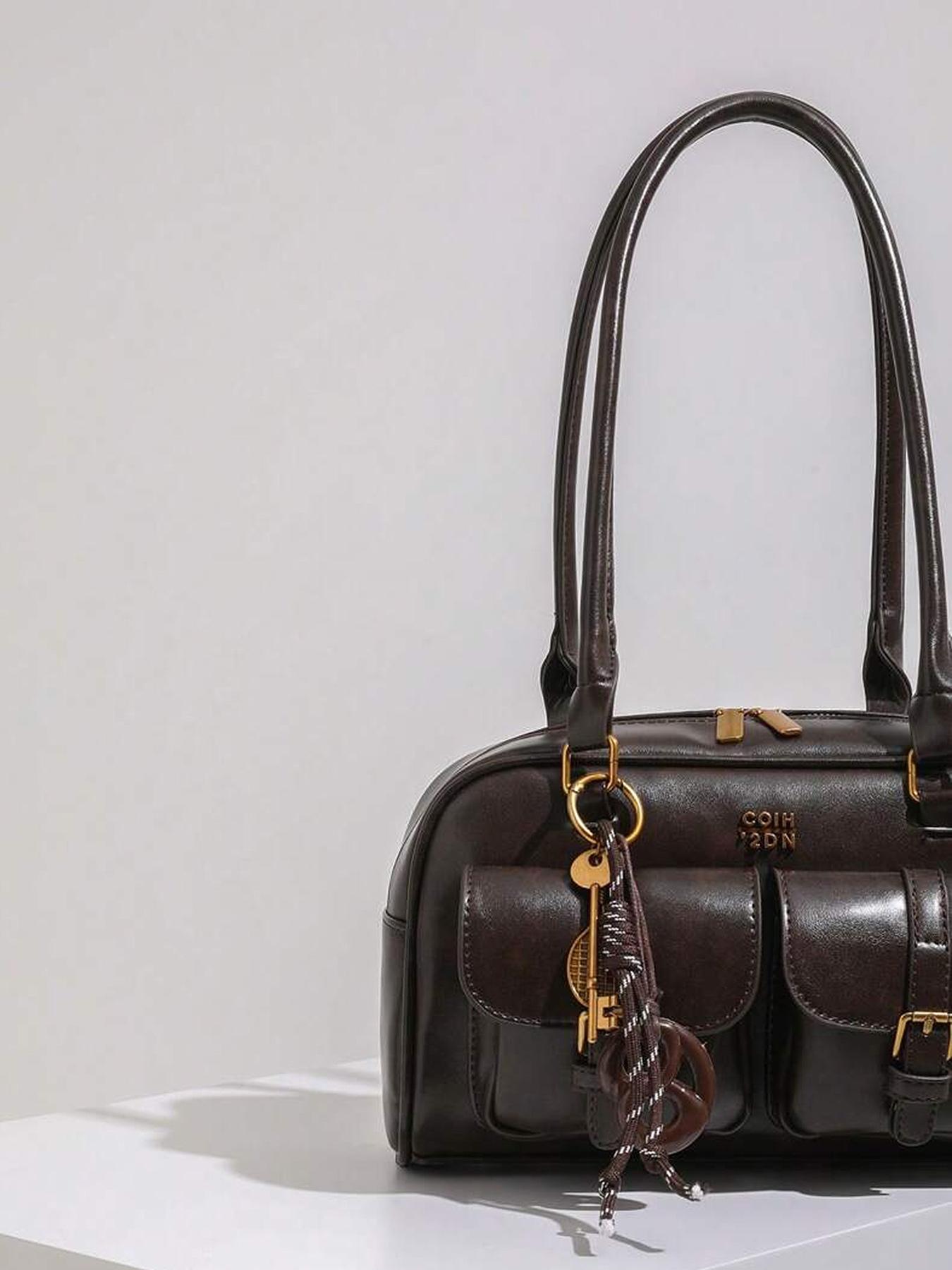 Retro-Style Double-Pocket Shoulder Bag with Pendant, Simple Versatile Casual Underarm Bag, Niche Design for College Students and Office Workers' Daily Commuting, Casual Commuter Bag