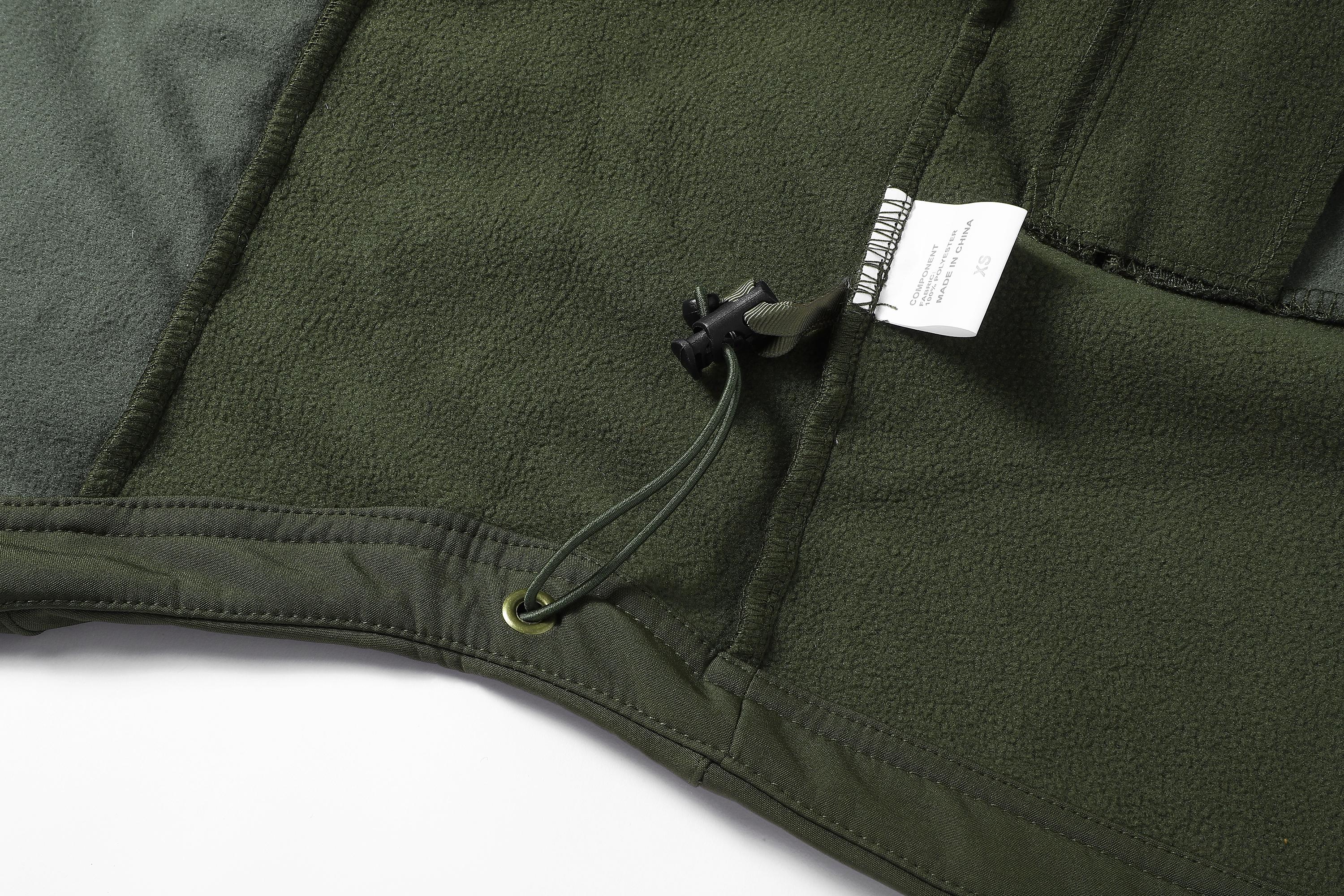 A men's hooded jacket with an outdoor and functional style features multiple zipper pockets distributed on the chest, arms, etc., making it convenient to store various small items and highly practical. Hood with drawstring closure