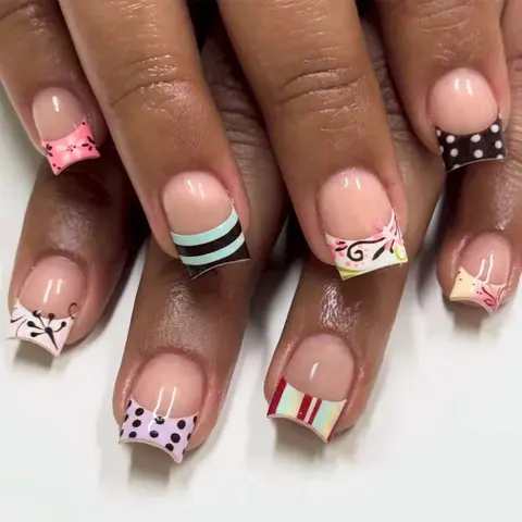 24pcs Short Dot Nails, Floral and Retro Design, Square French Press-On Nails, Medium Length, Perfect for Parties, Dance, Daily Use, Nail Pack