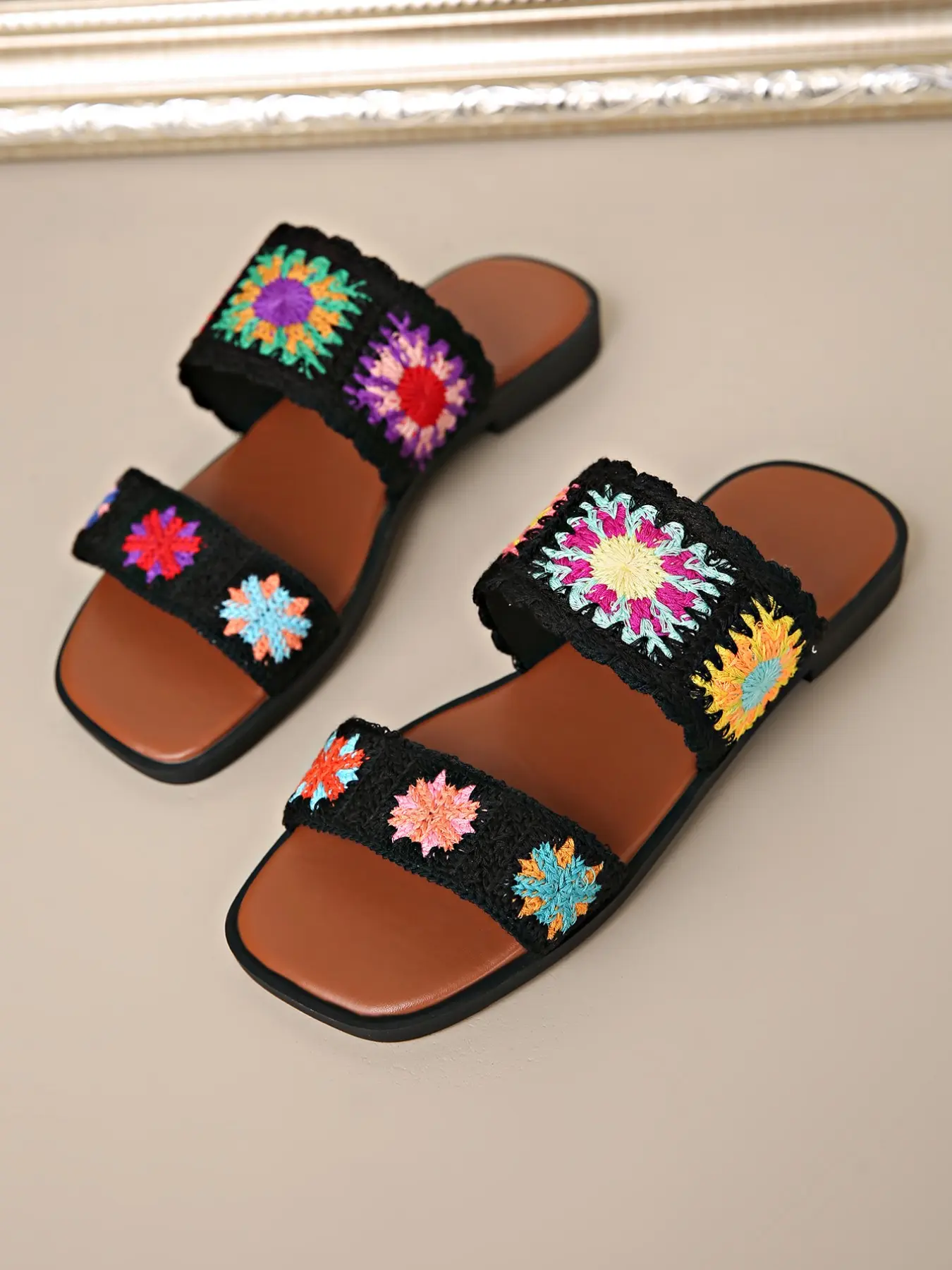 Crochet Flower Two-Band Women's Flat Sandals, Summer Breathable Slip-Ons, Casual Versatile Resort Wear, Comfortable Outdoor Shoes, Flat Rubber Sandals