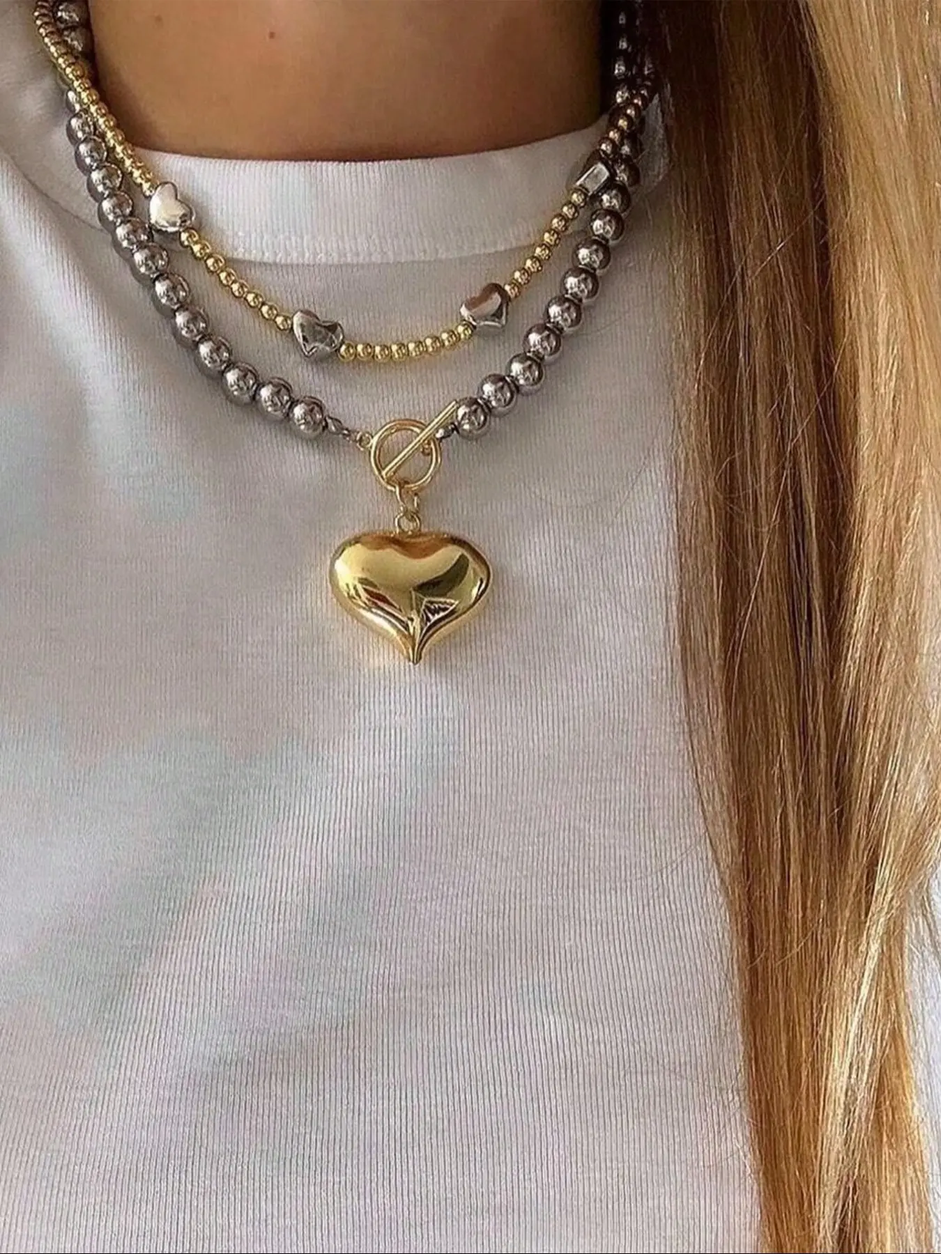 Two fashionable and exaggerated spherical design necklaces, with stainless steel heart-shaped pendants. Ideal gifts for Valentine's Day and Mother's Day, and a perfect choice for giving to your mother.