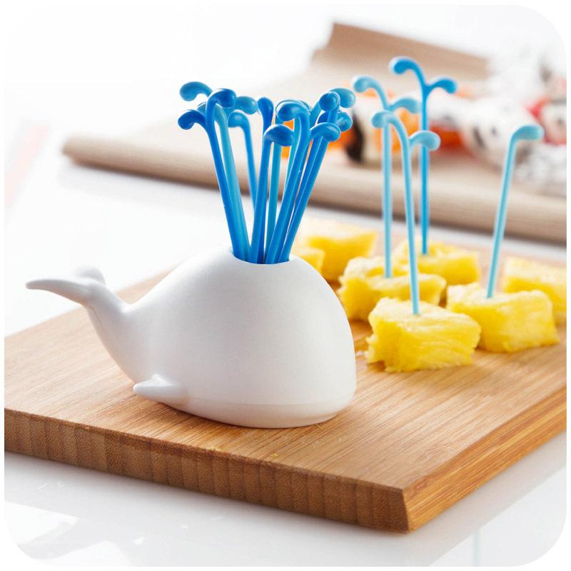 Cartoon Whale Water Spray Design Fruit Forks, Daily Home Kitchen Fruit Dessert Picks