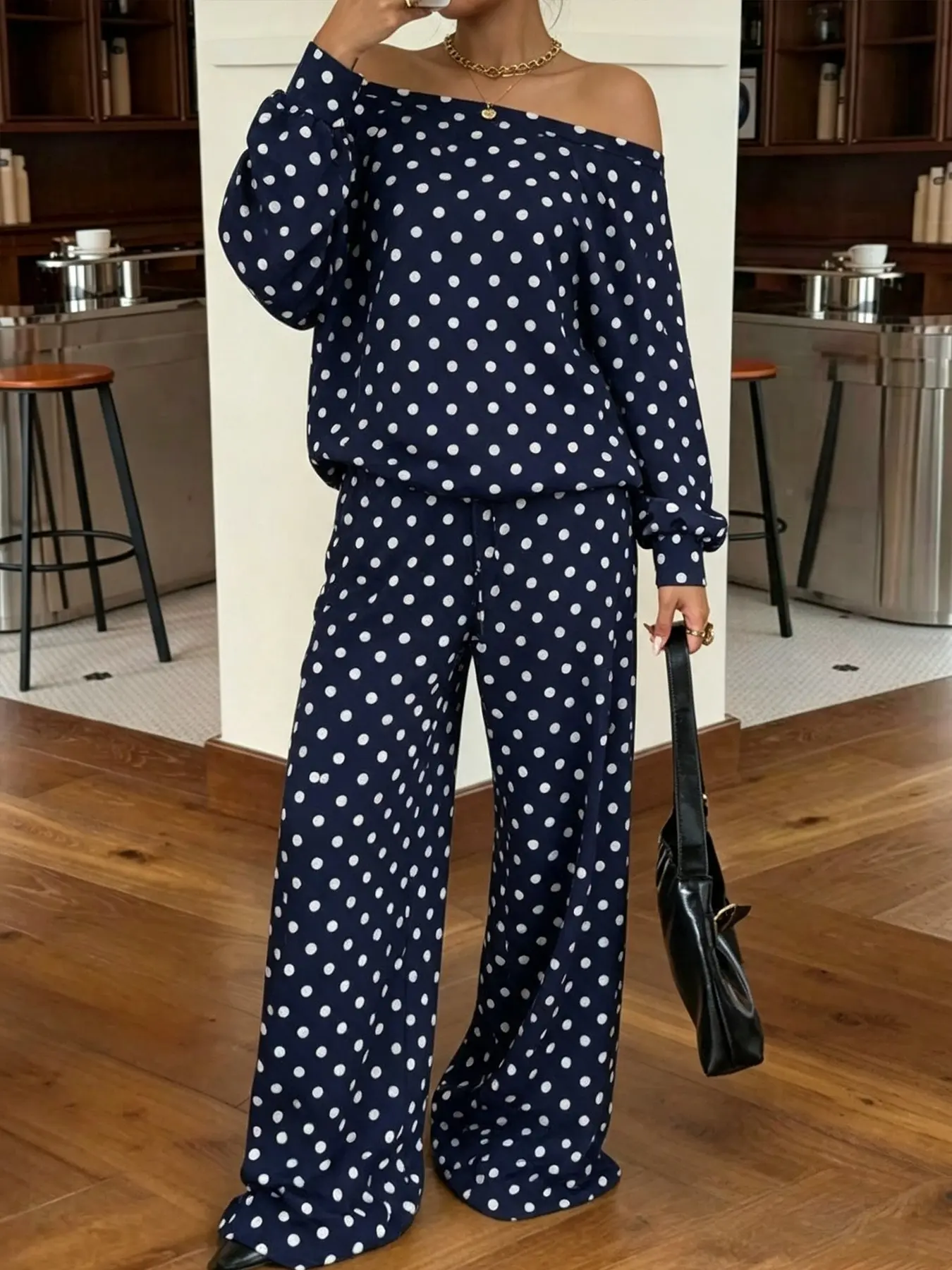 Autumn women's navy blue polka dot off-shoulder two-piece set! Loose long-sleeve top paired with wide-leg pants, casual street style outfit, perfect for coffee dates, casual outings, and weekend walks #PolkaDotSet #OffShoulderStyle #CasualFashion #Loungew