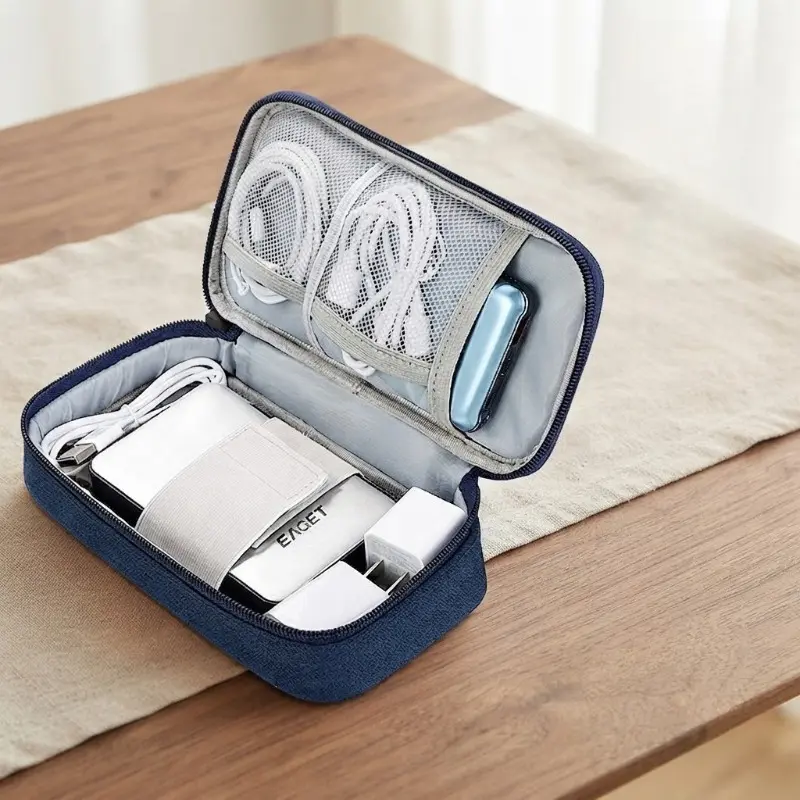 Electronic Travel Organizer with Cable Storage Compartment – Tech-Style Light Grey. Features zippered pockets; a portable carry-on solution for power banks, chargers, portable batteries, hard drives, data cables, and similar items.