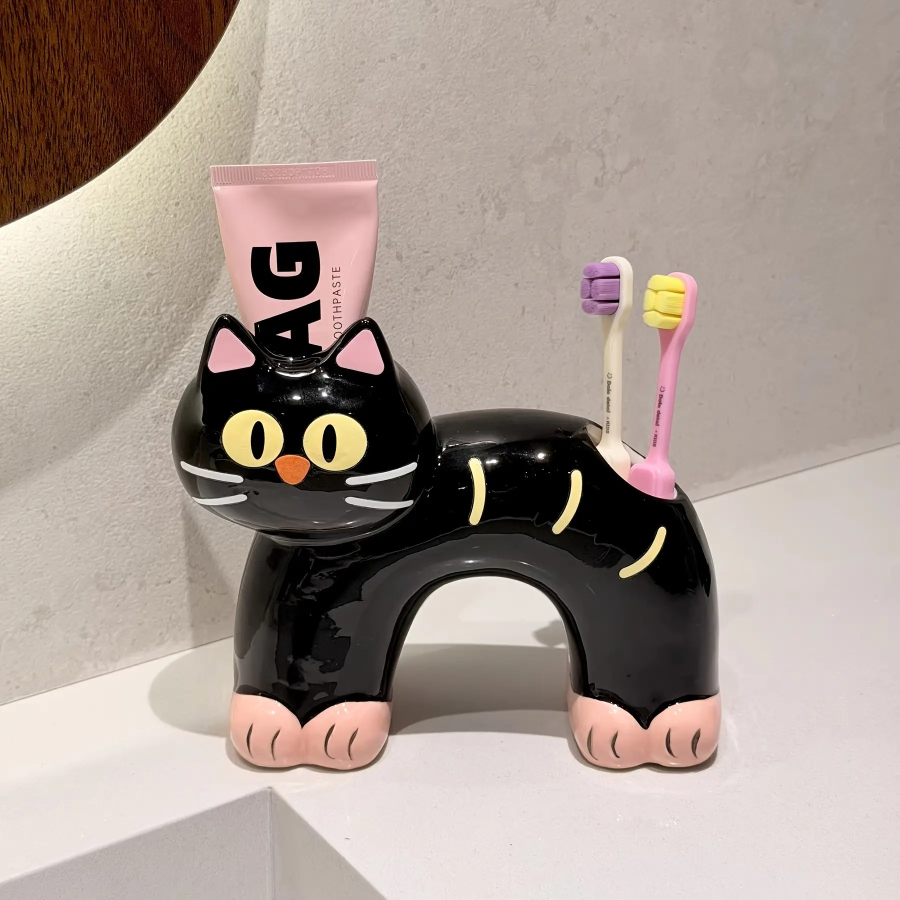 Cute Arch Siamese Cat Ceramic Toothbrush Holder, Drainable Multi-functional Storage Stand for Toothbrushes and Toothpaste, Cartoon Creative Desktop Ornament, Suitable for Bathroom Vanity Countertops, Bathroom Counter Toothbrush Organizer