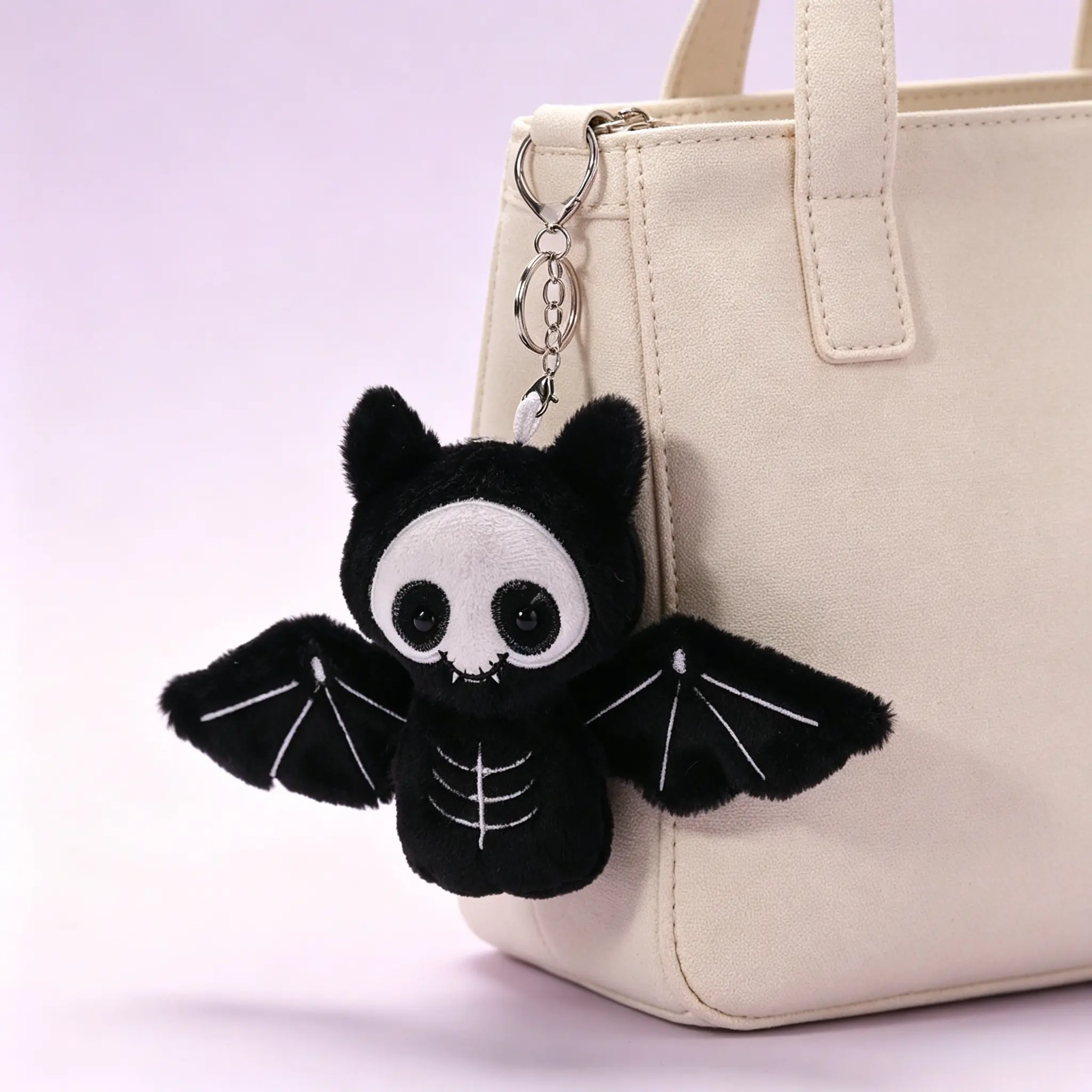 1pc Bat Plush Skull Pendant, Halloween Atmosphere Decorative Hanging Ornament, Cosplay Party Accessory, Soft Plush Keychain, Goth Keychain, Fluffy Keychain