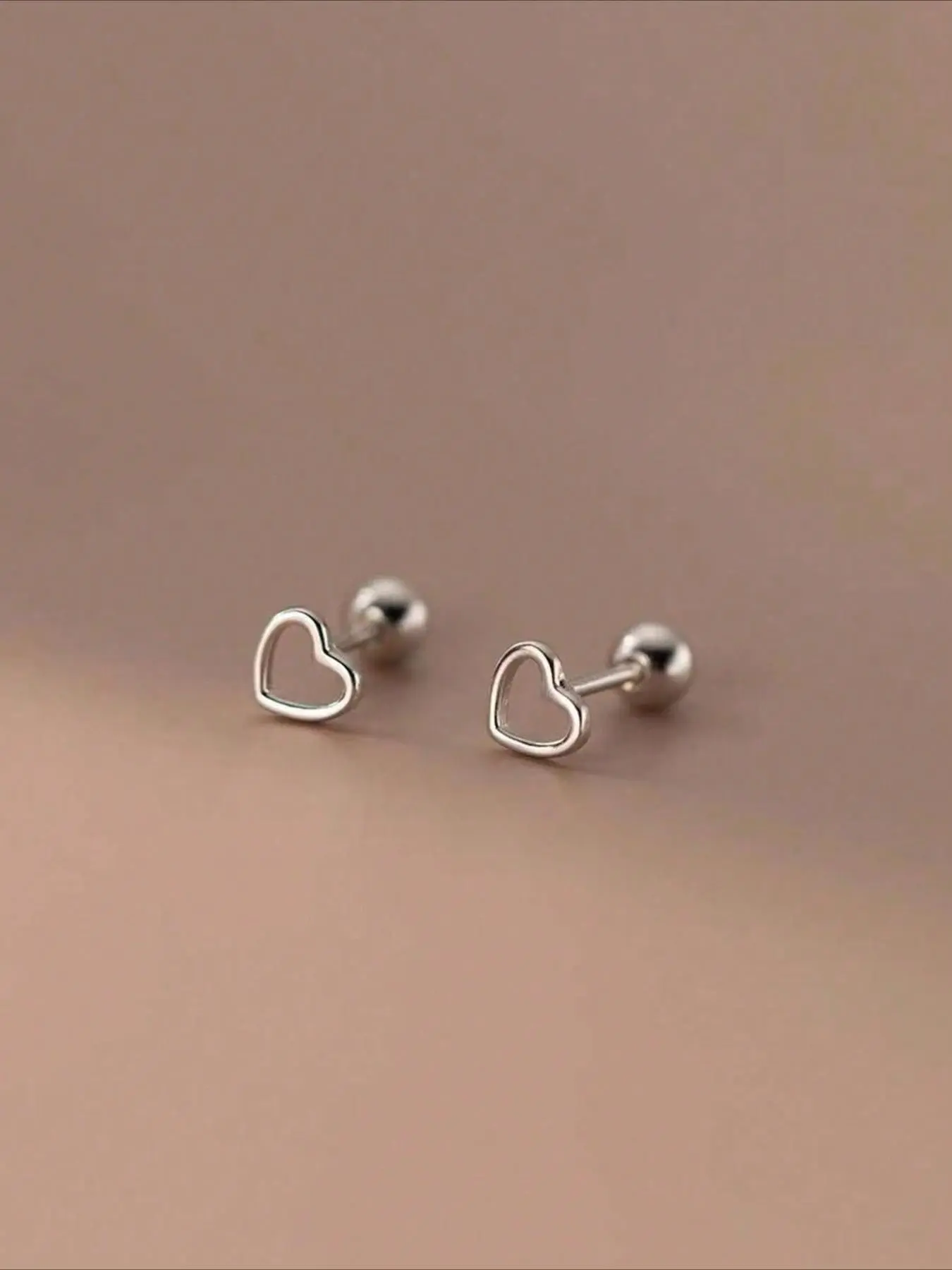 Casual Cute Heart-Shaped Earrings, Minimalist Hollowed-Out Design, Unisex Jewelry, Perfect for Gifts, Daily Wear, Festivals, Anniversaries