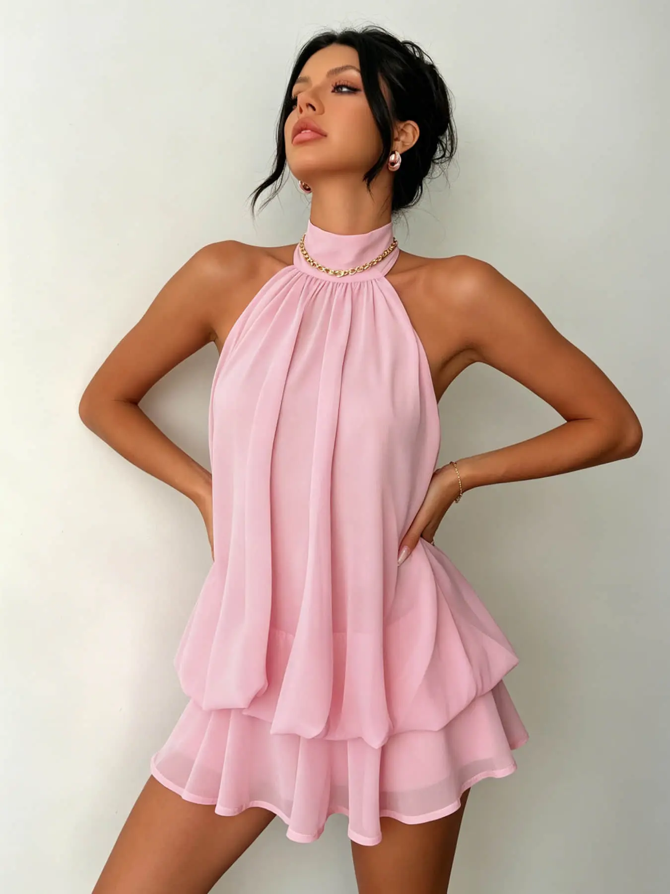 A fashionable and slim fitting sexy backless, Sleeveless, neck tied, waist cinched, and fluffy dress for women, suitable for summer, vacation, shopping, photography, parties, and bars