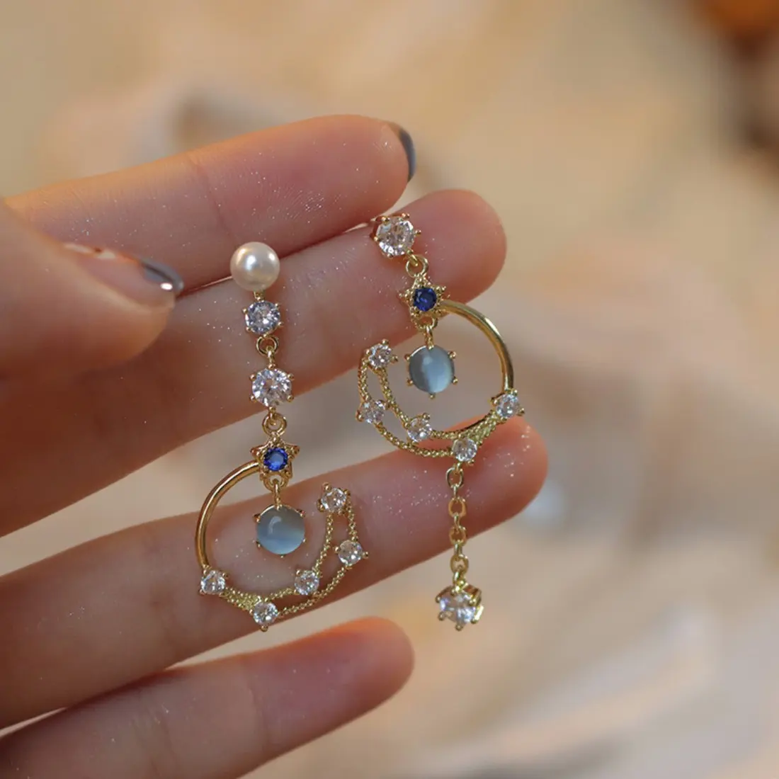 Asymmetrical Pearl Moon Drop Earrings for Women, Long Fringe Flower Opal Dangle Earrings, Elegant Hollow Statement Stud Earrings, Trendy Fashion Jewelry for Party, Daily Wear & Special Occasions