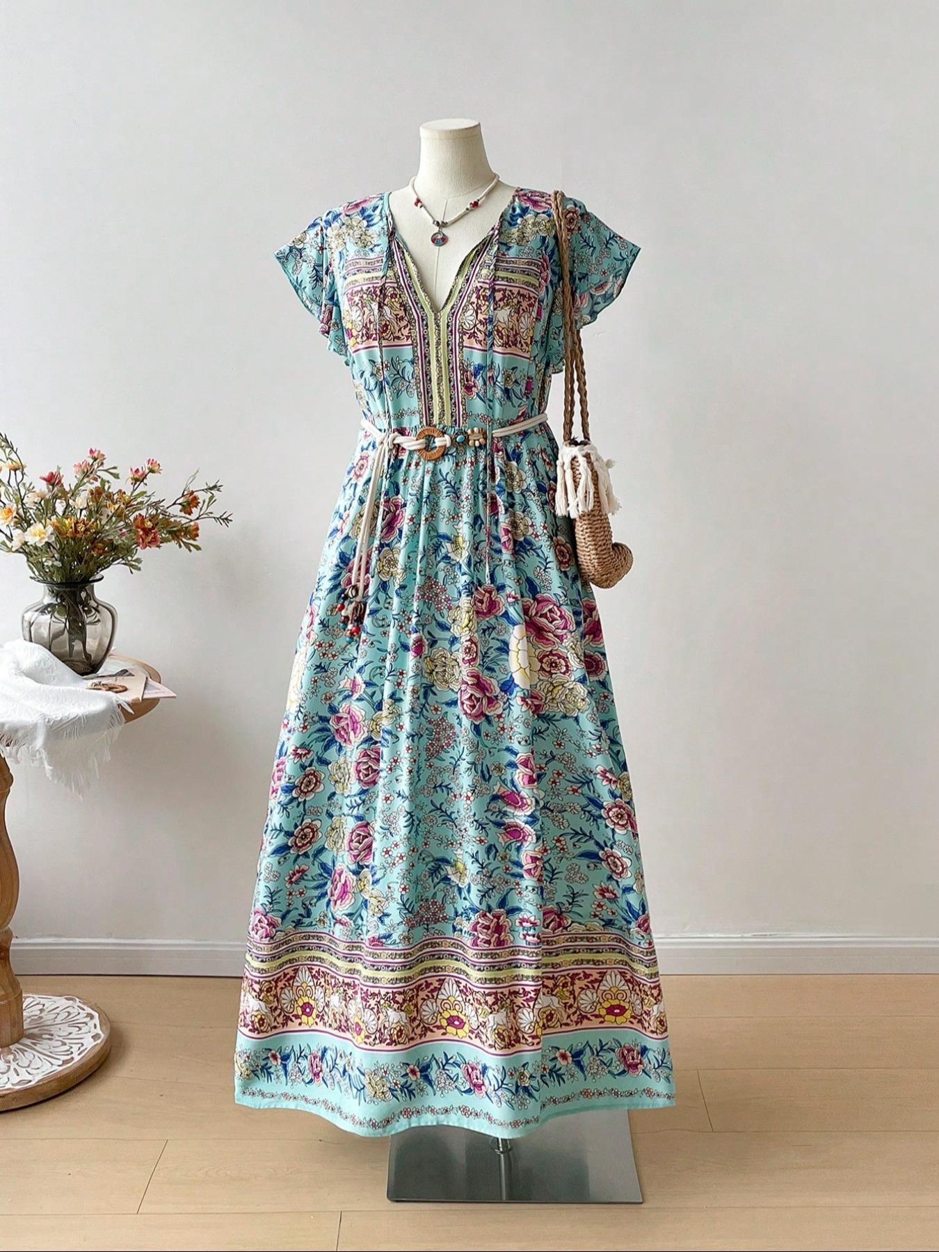 Plus Size Floral Print V-Neck Maxi Dress, Boho Fashion Casual Short Sleeve Dress for Daily Vacation Wear, Women's Clothing for All Seasons, Bohemian Sundress