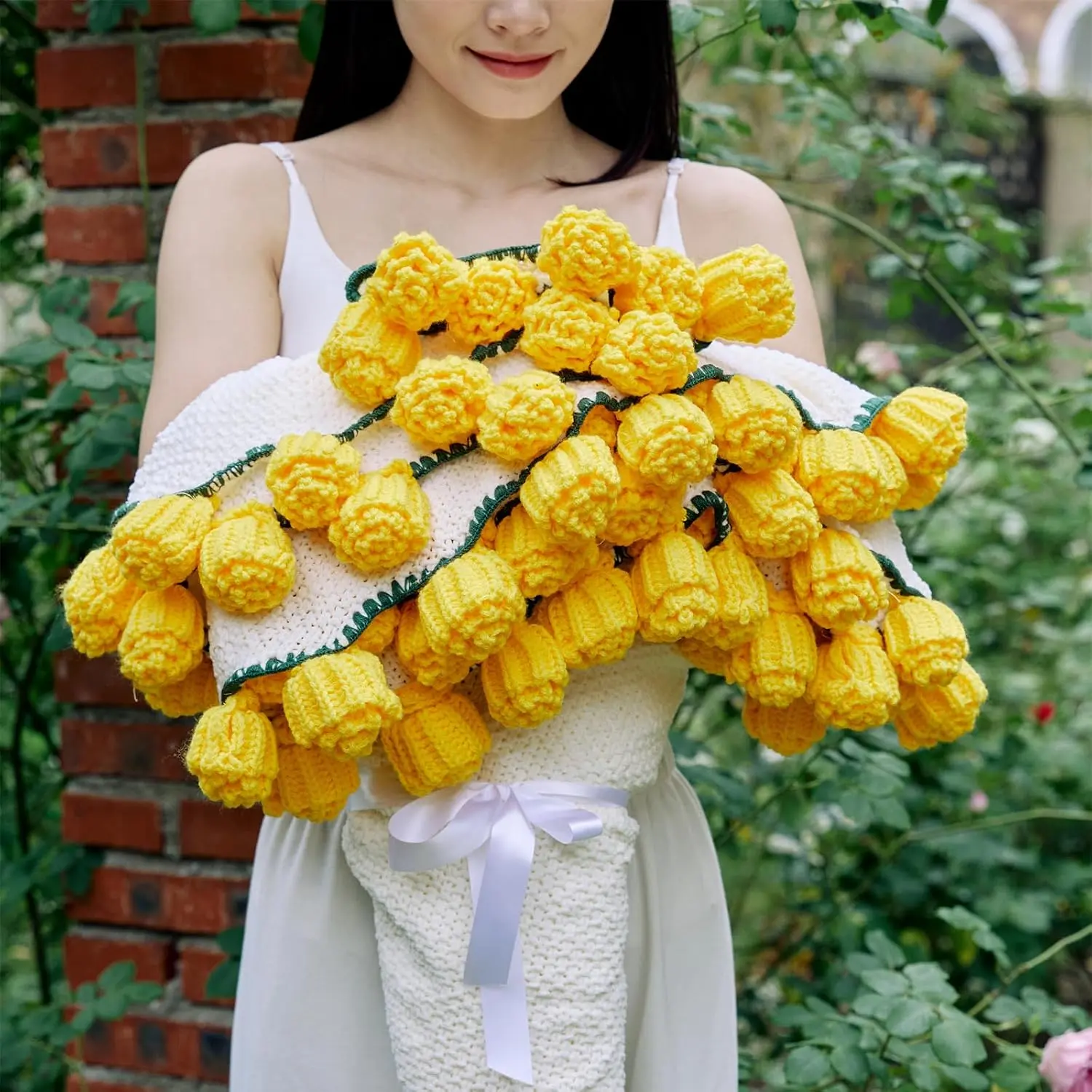 Flower Bouquet Knitted Throw Blanket, Cute Roses Bouquets  Crochet Round Blankets, Yellow Roses Soft Small Throws Gifts for Girls, Women, Wife (Yellow,Diameter 43")