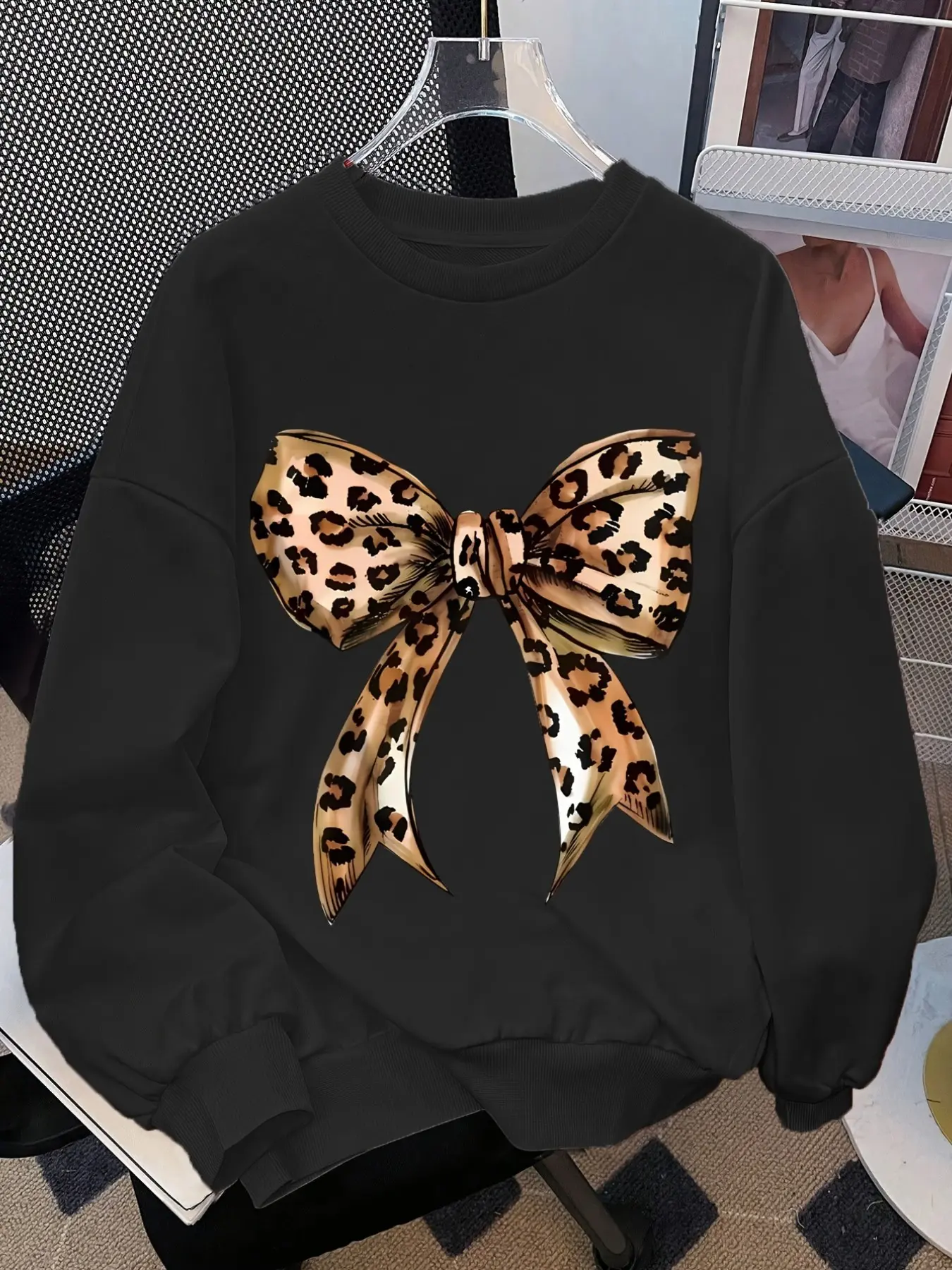 Leopard Print Bow Sweatshirt Women, Loose Fit Casual Long Sleeve Crewneck Top, Fashion Trendy Fall Winter Apparel