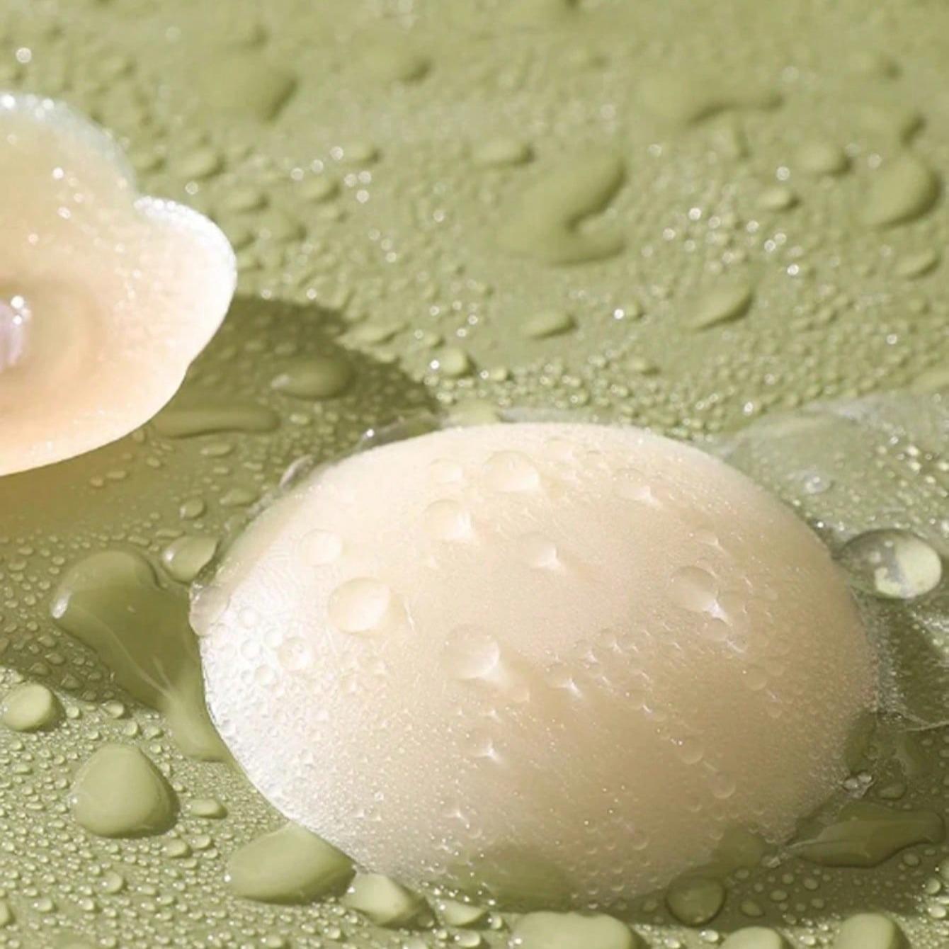 2pcs Reusable Silicone Breast Pads for Women Strapless Invisible Wedding Underwear Silicone Bra Insert Adjustable Push-Up for Summer Anti-Visible Nipple Covers Heat-Resistant Enhances Lift