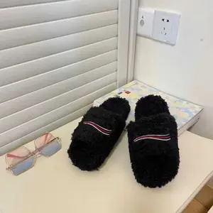 2026 men women Slippers Ladies Winter Fur Fluffy Furry Warm Letters Sandals Breathable Lightweight Comfortable Fuzzy Girl Flip Flop Slipper