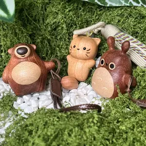 Creative patchwork pendants: cute little dragons, cats, and kittens carved from solid wood, portable and therapeutic pendants
