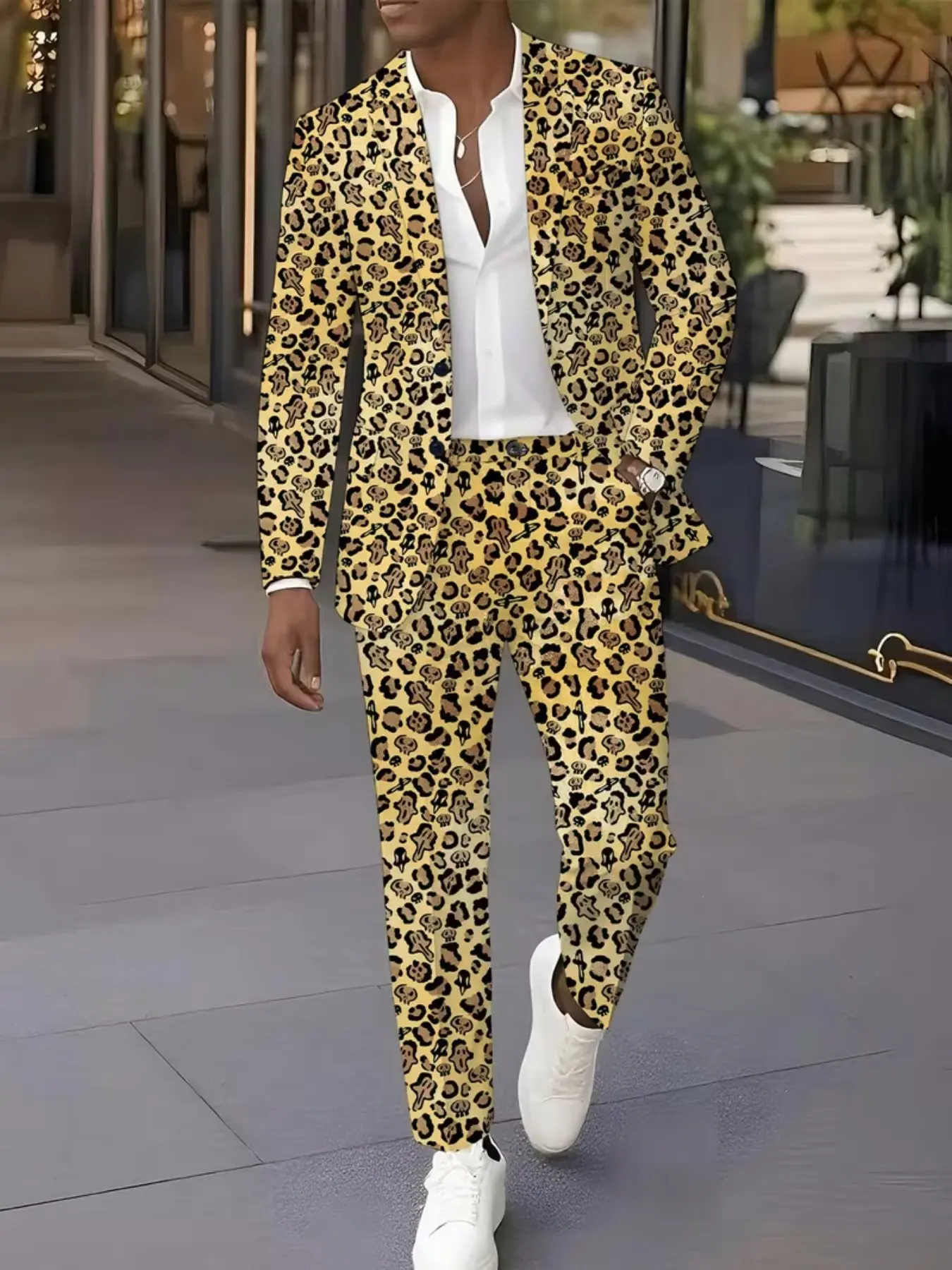 Men's trendy yellow leopard print and skull print two-piece suit, slim fit suit and trousers set, European and American style party outfit, casual and fashionable men's clothing set.