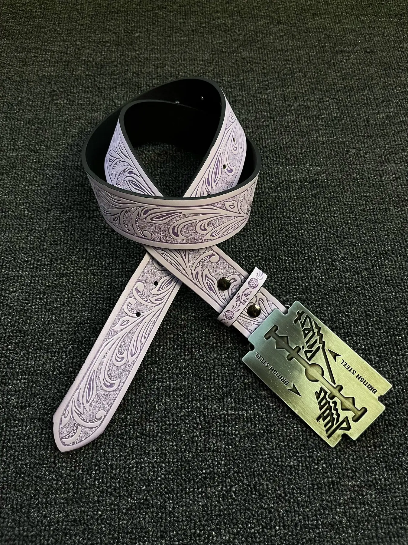 Suitable for both men and women Embossed steel pattern taro purple punk blade buckle, fashionable and fresh millennium style spicy girl pattern carving