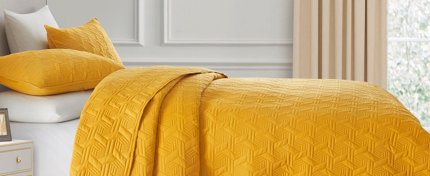 Pink King Size Bedding Set with Pillow Shams, Summer Lightweight Bedspread Coverlet, Soft Quilted Blanket Thin Comforter for All