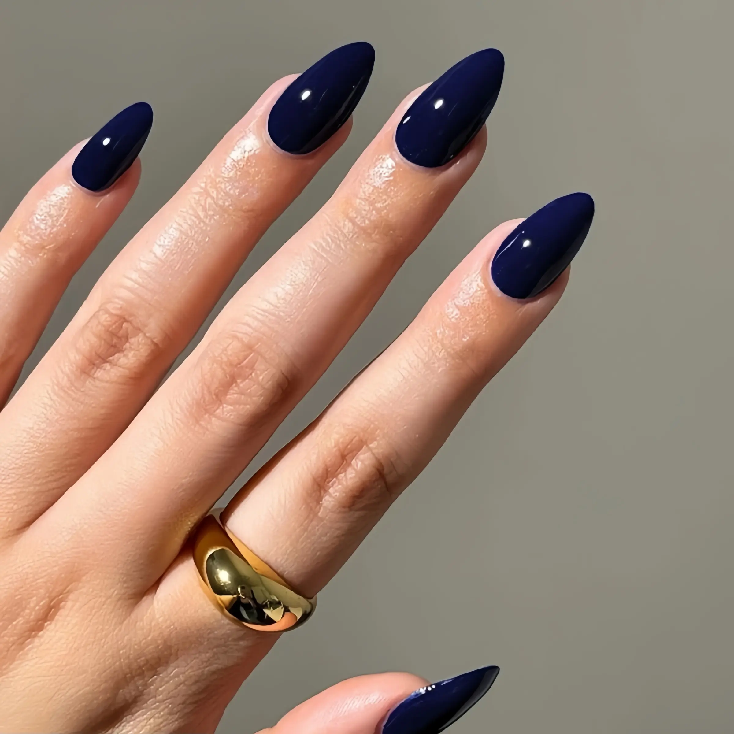Simple Deep Sea Blue Short Almond Nails, Elegant -Lighting Design, European and American Style Manicure, Removable False Nails