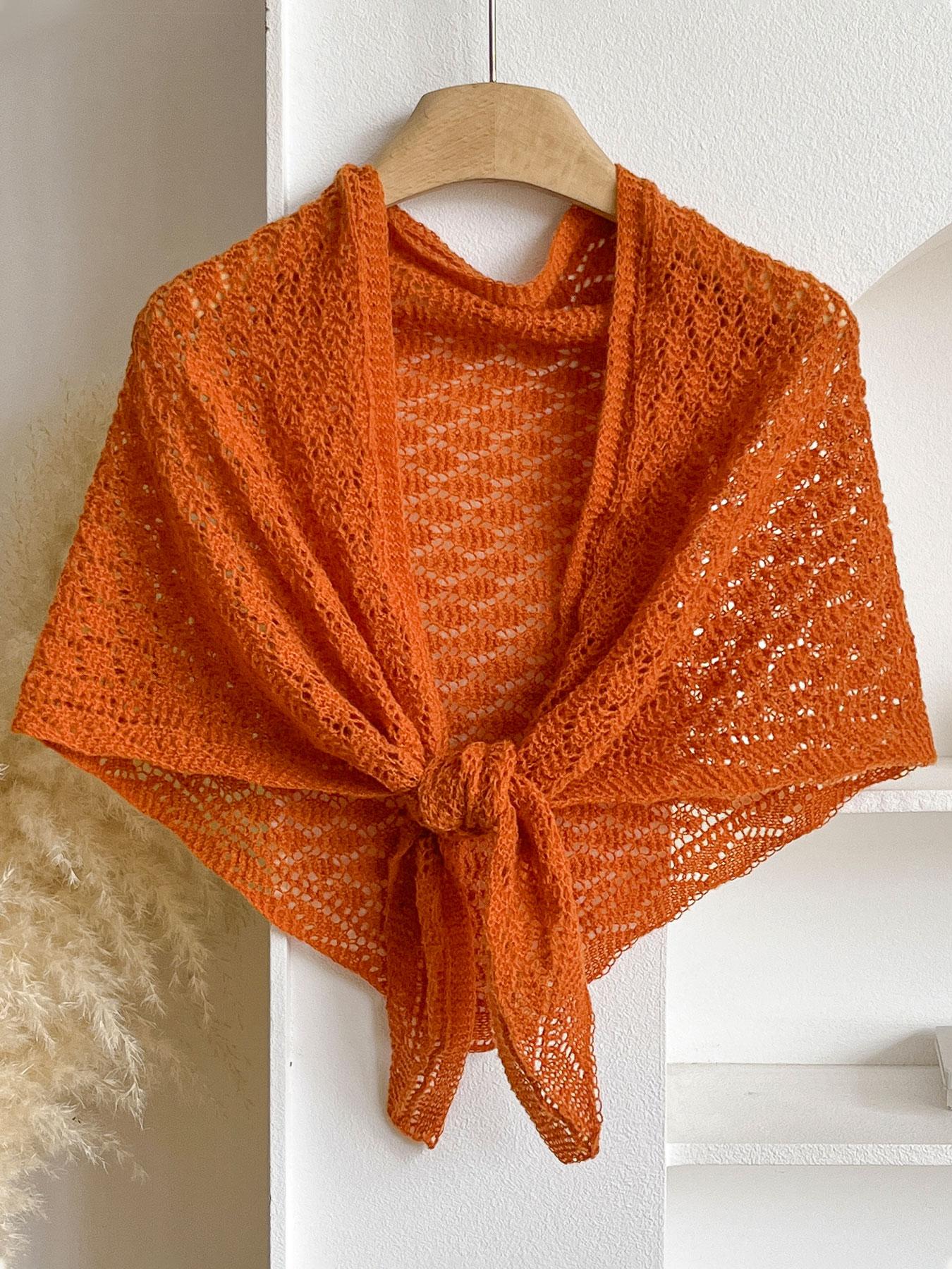 Elegant Women's Plain Triangle Shawl, Soft Comfortable Fashion Accessory, All-Season Wear, Versatile Daily Use, Stylish Casual Wrap