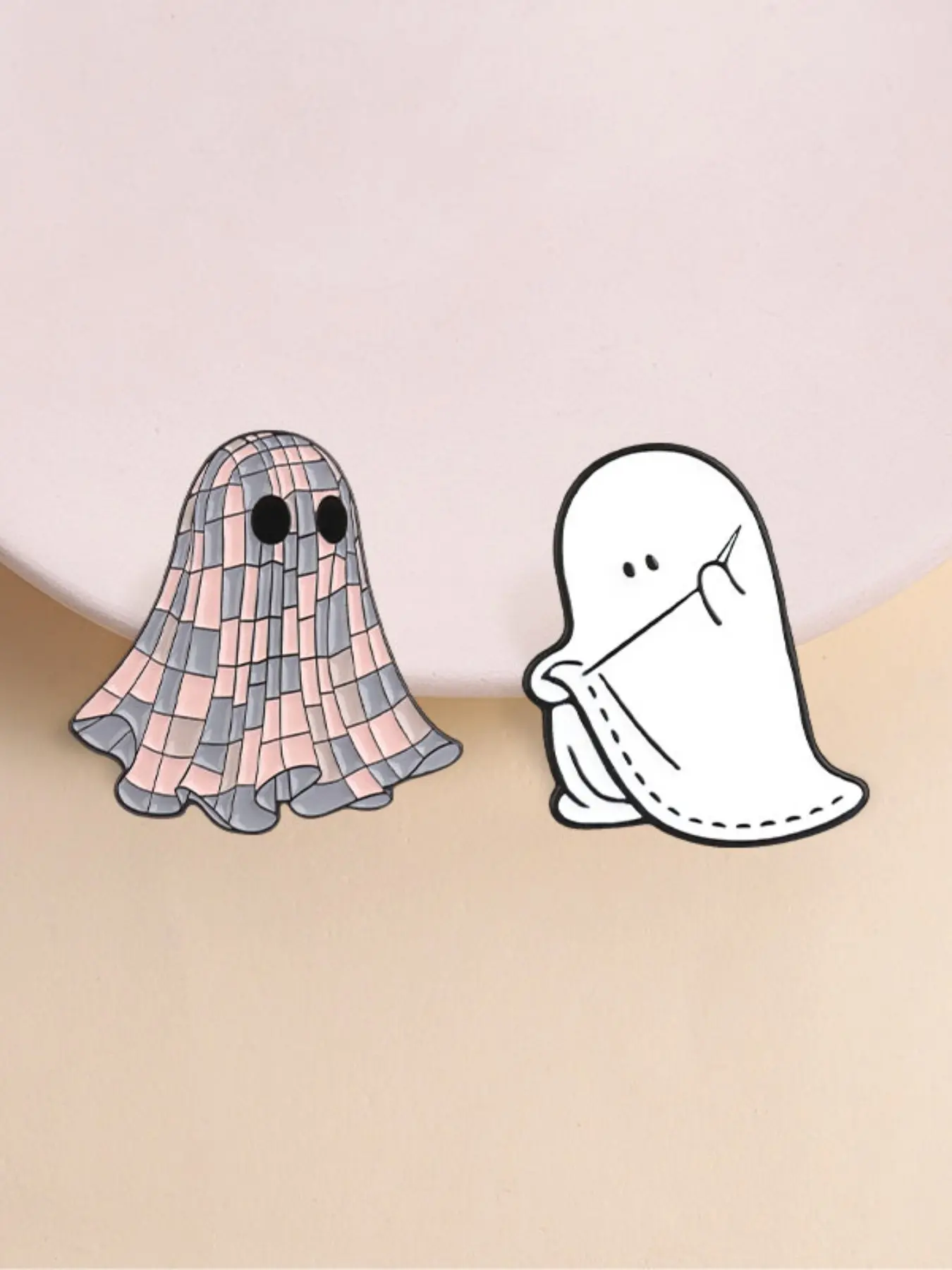 2pcs Cute Ghost Enamel Pin, Sewing Needle Thread White Ghost and Pink Grey Grid Ghost Badge, Fashion Accessory, Gift for Best Friends