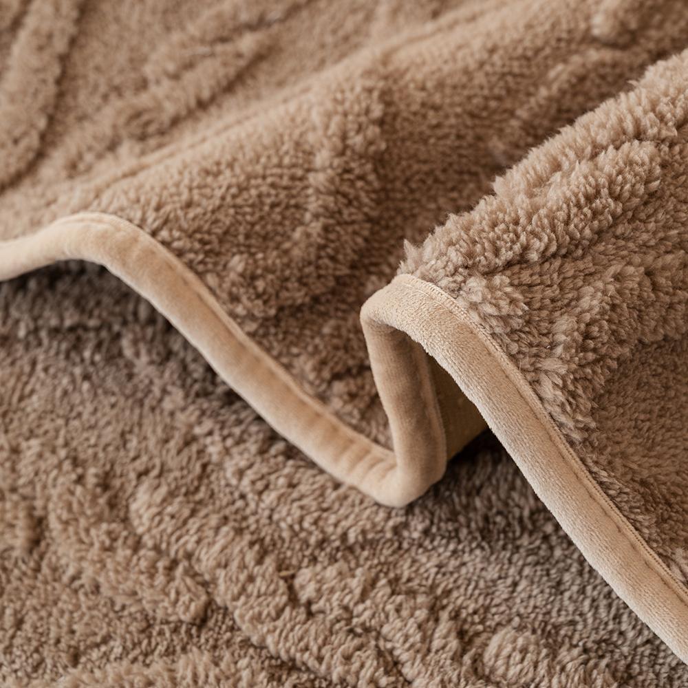 Solid-Color Geometric Pattern Plush Sofa Cover, Soft Non-Slip Sofa Protector for Living Room and Bedroom, Stylish Pet-Friendly Home Decor, Sofa Slipcover